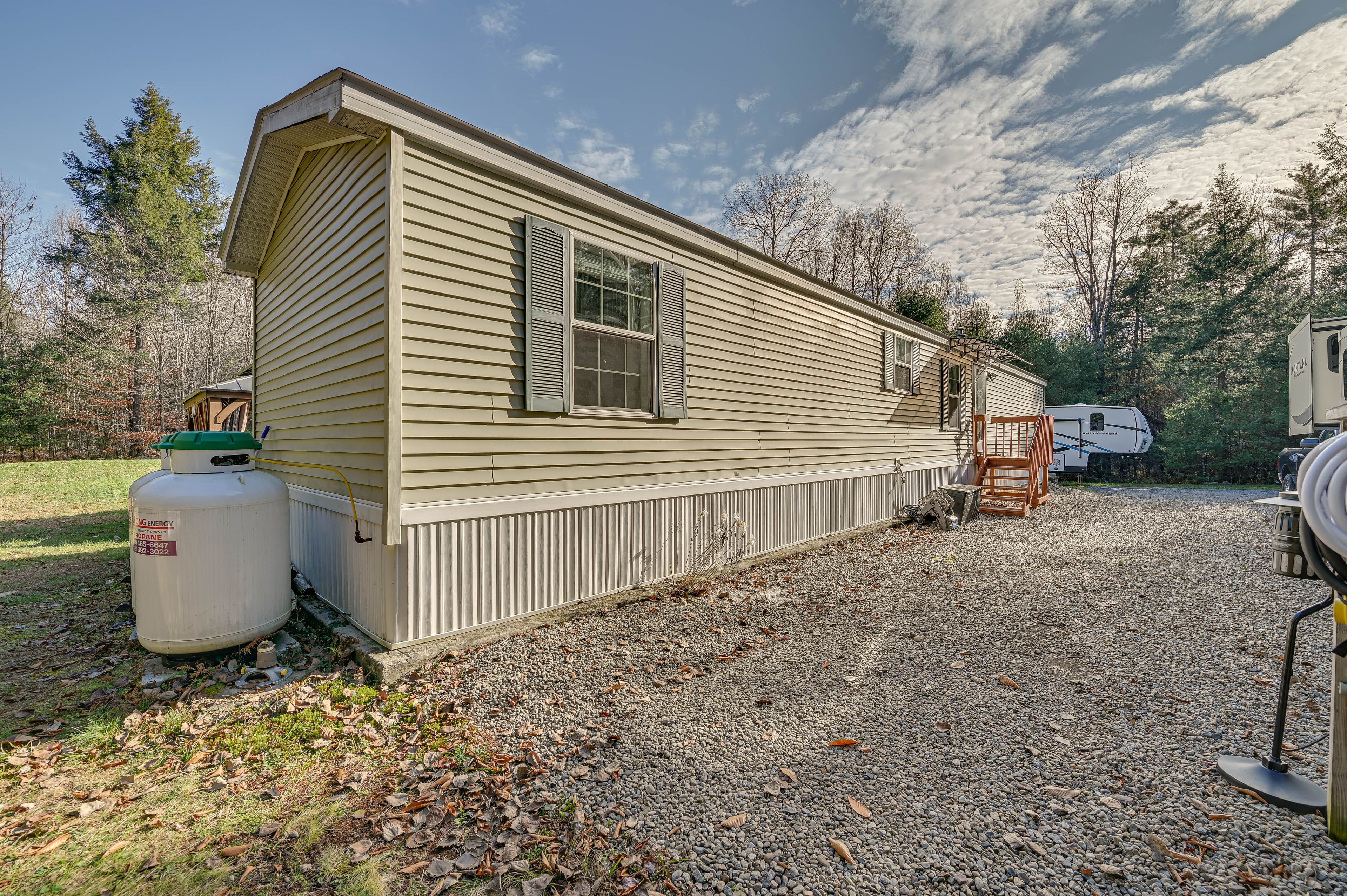 Gravel Driveway (4 Vehicles) | Small RV/Trailer Parking Allowed On-Site