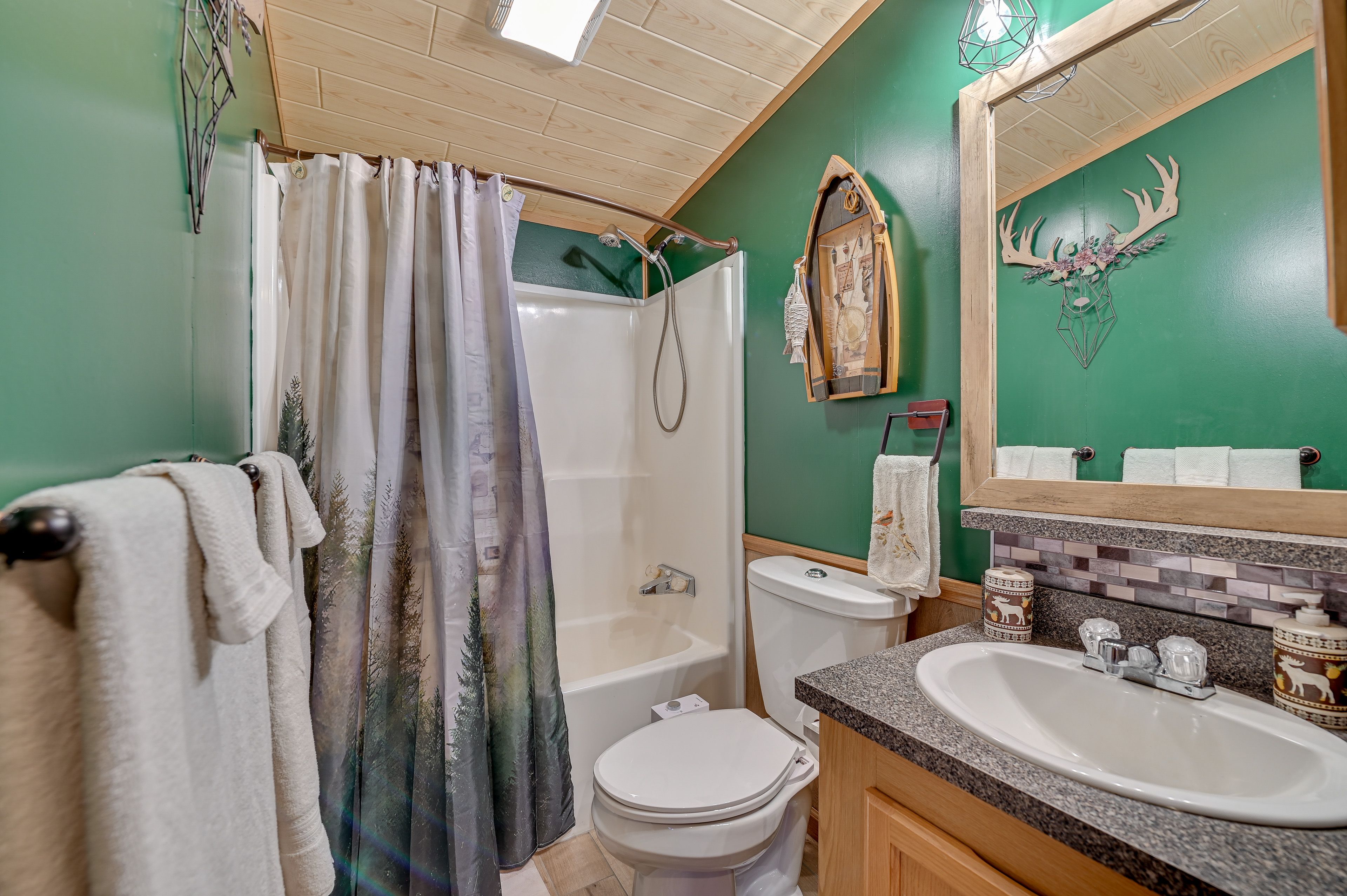 Full Bathroom | Complimentary Toiletries | Hair Dryer | Towels Provided