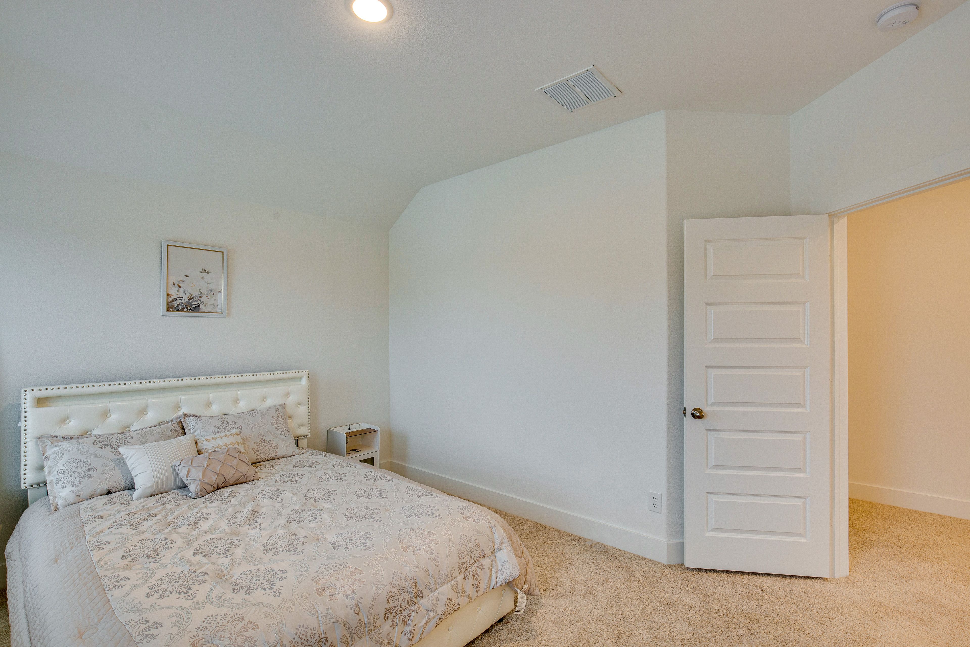 Bedroom 5 | Queen Bed