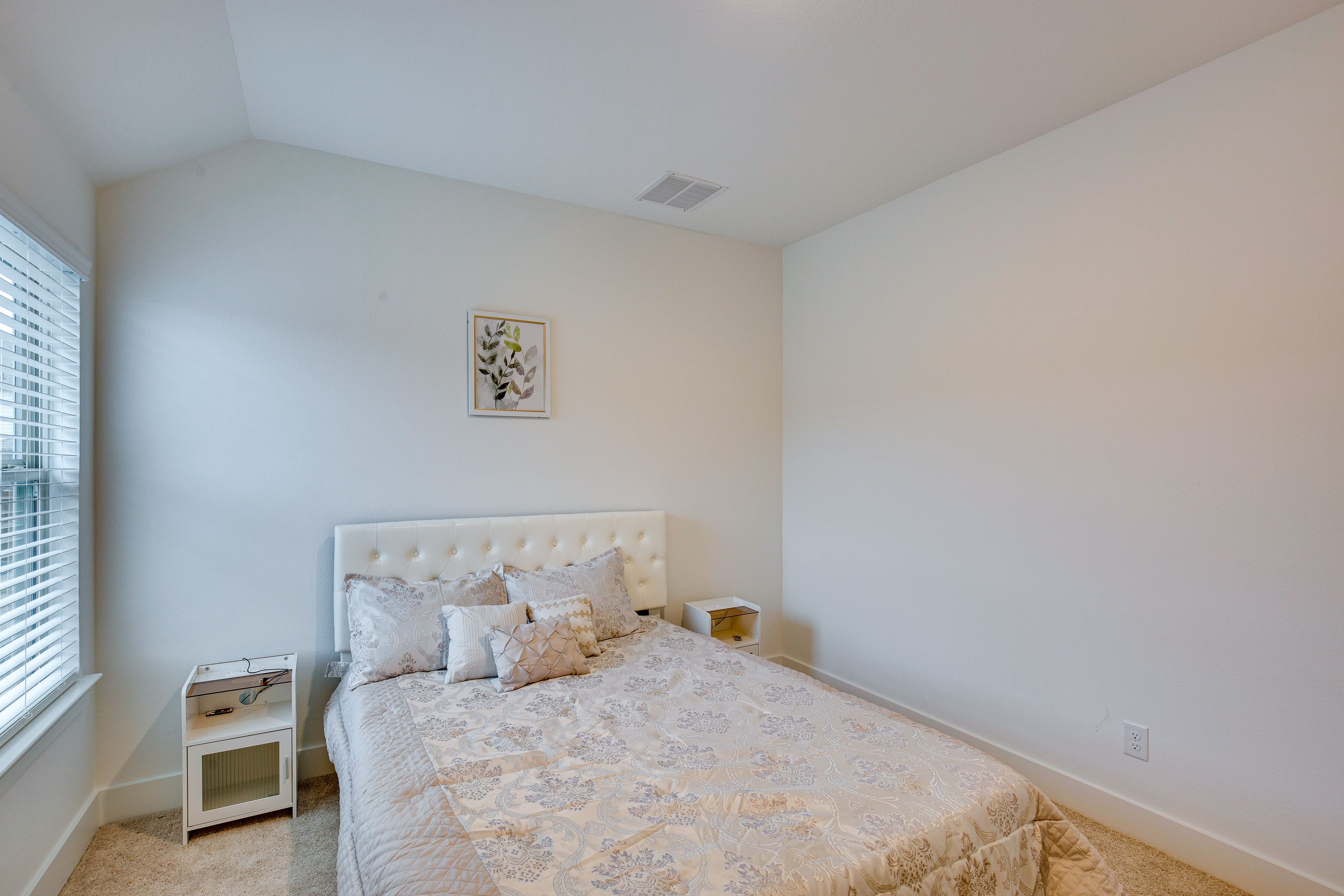 Bedroom 4 | Queen Bed