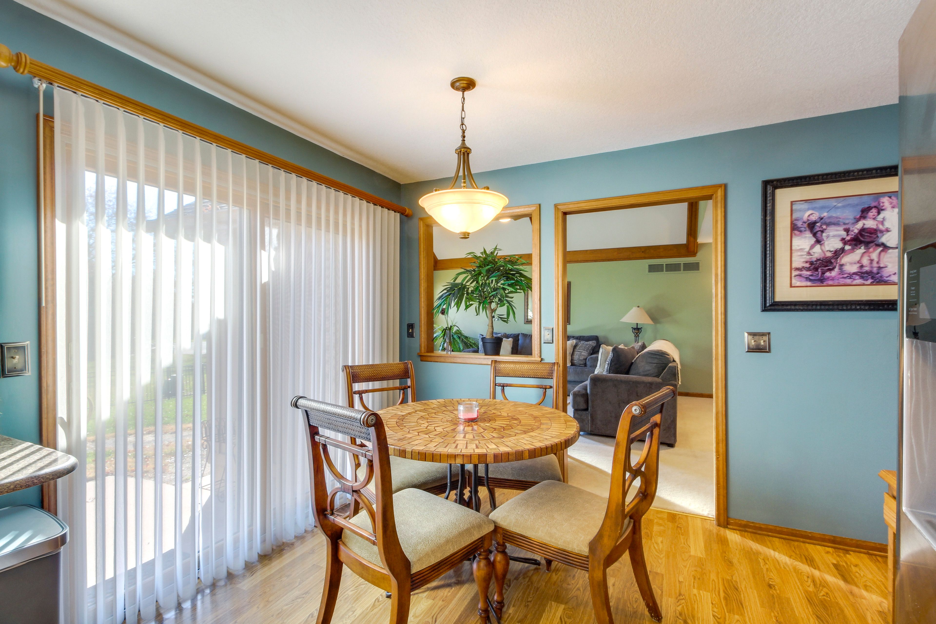 Breakfast Nook | Central Heating & A/C | Board Games | Books