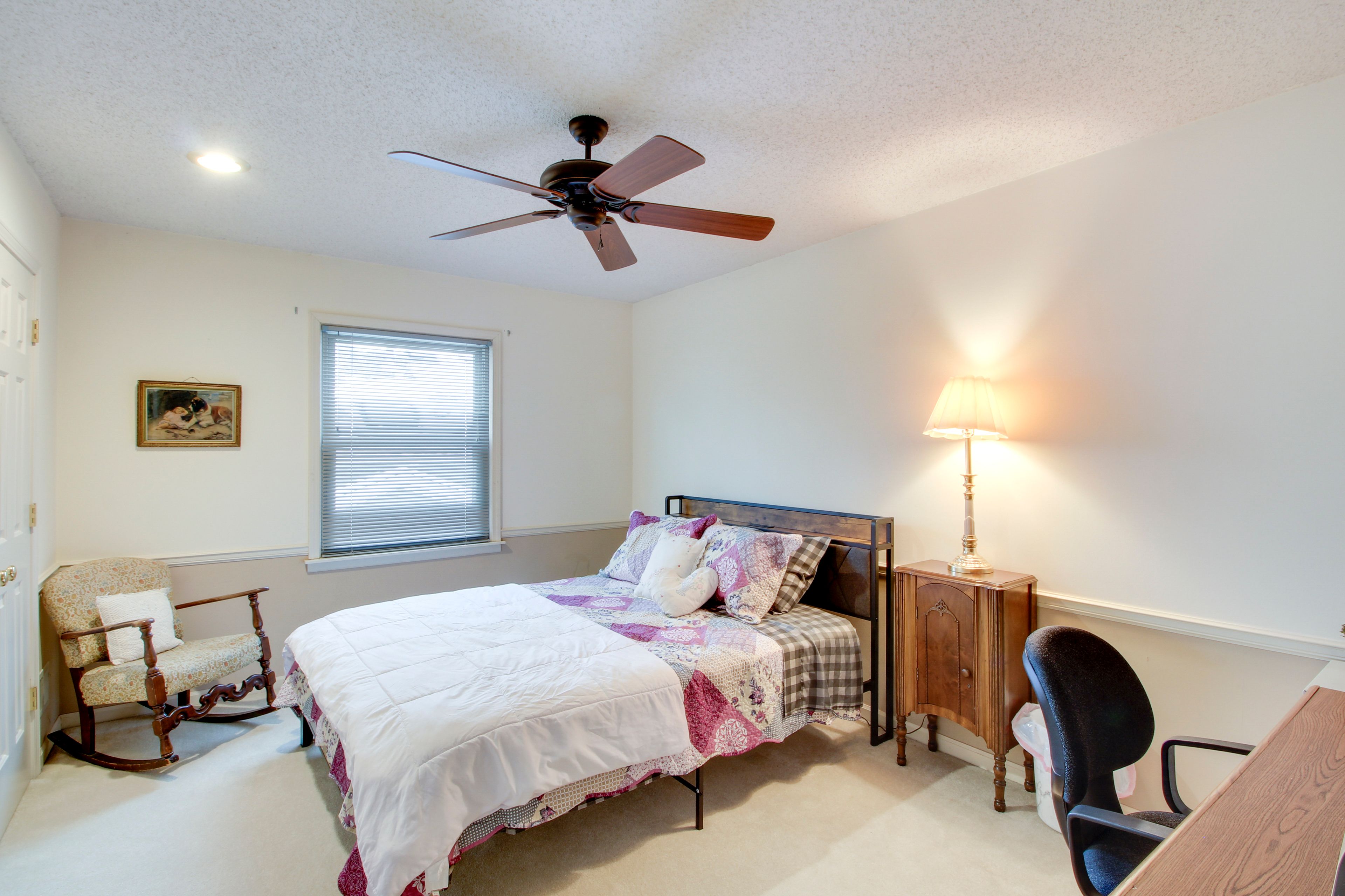 Bedroom 4 | Queen Bed | Desk
