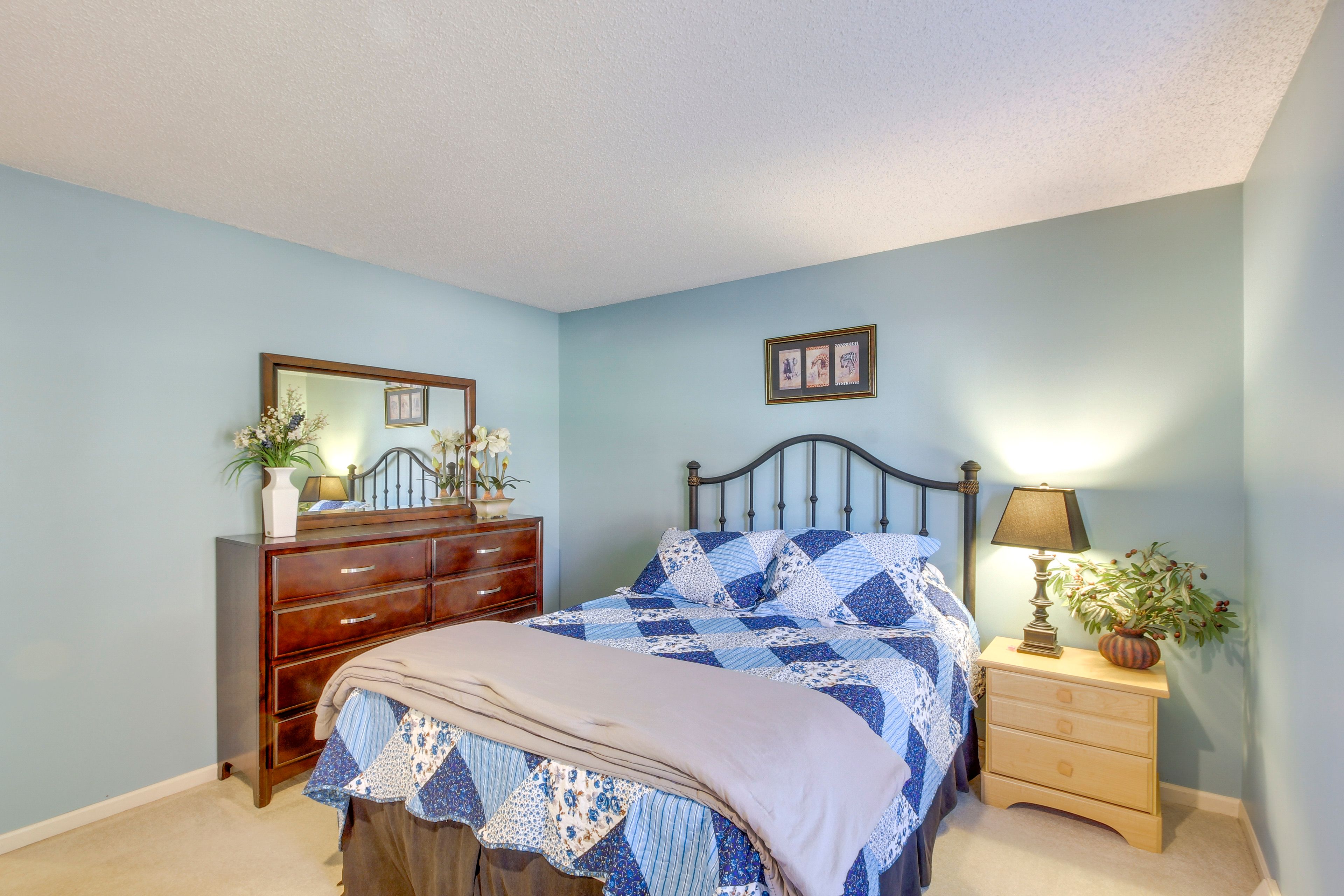 Bedroom 2 | Queen Bed