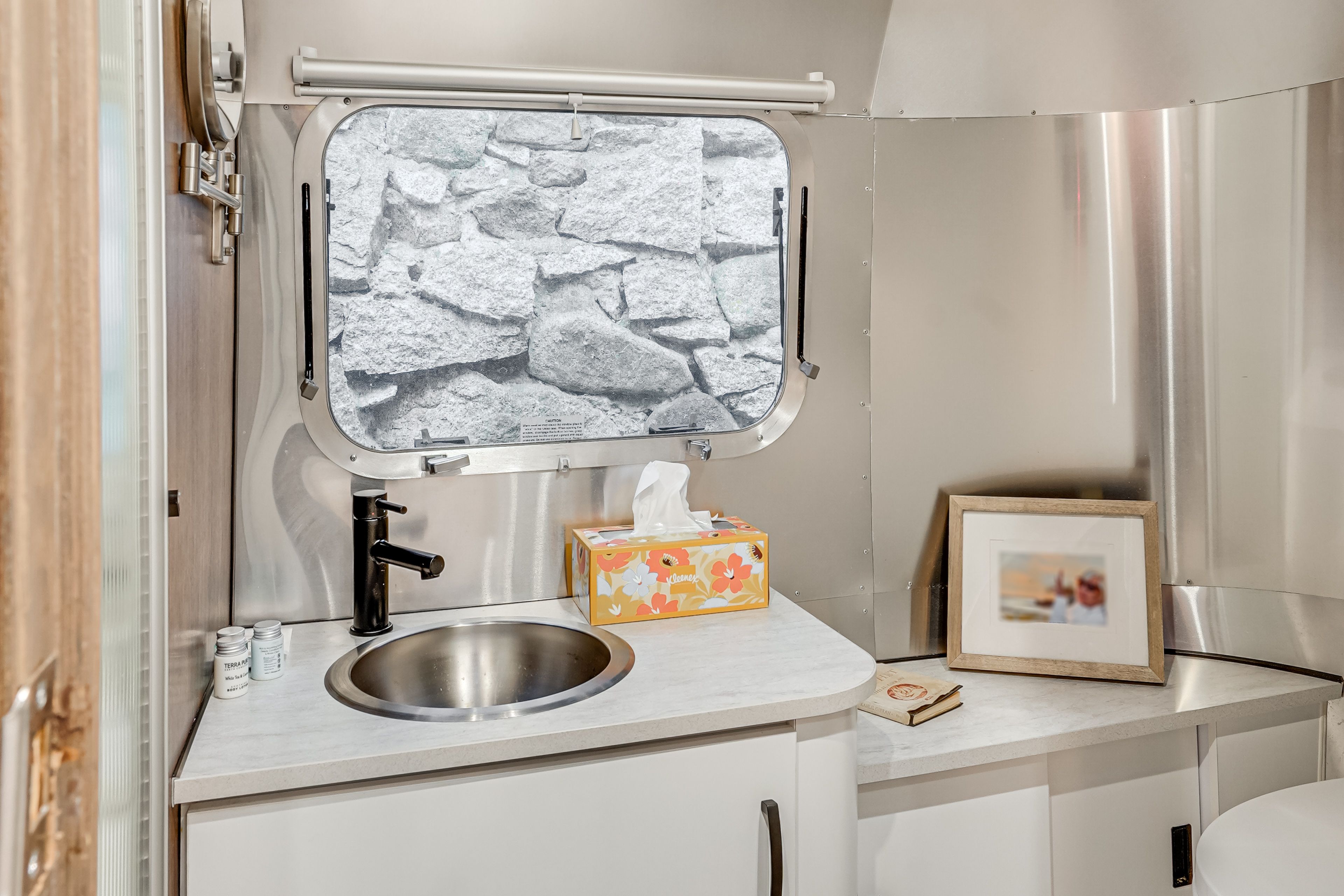 Full Bathroom | Towels Provided