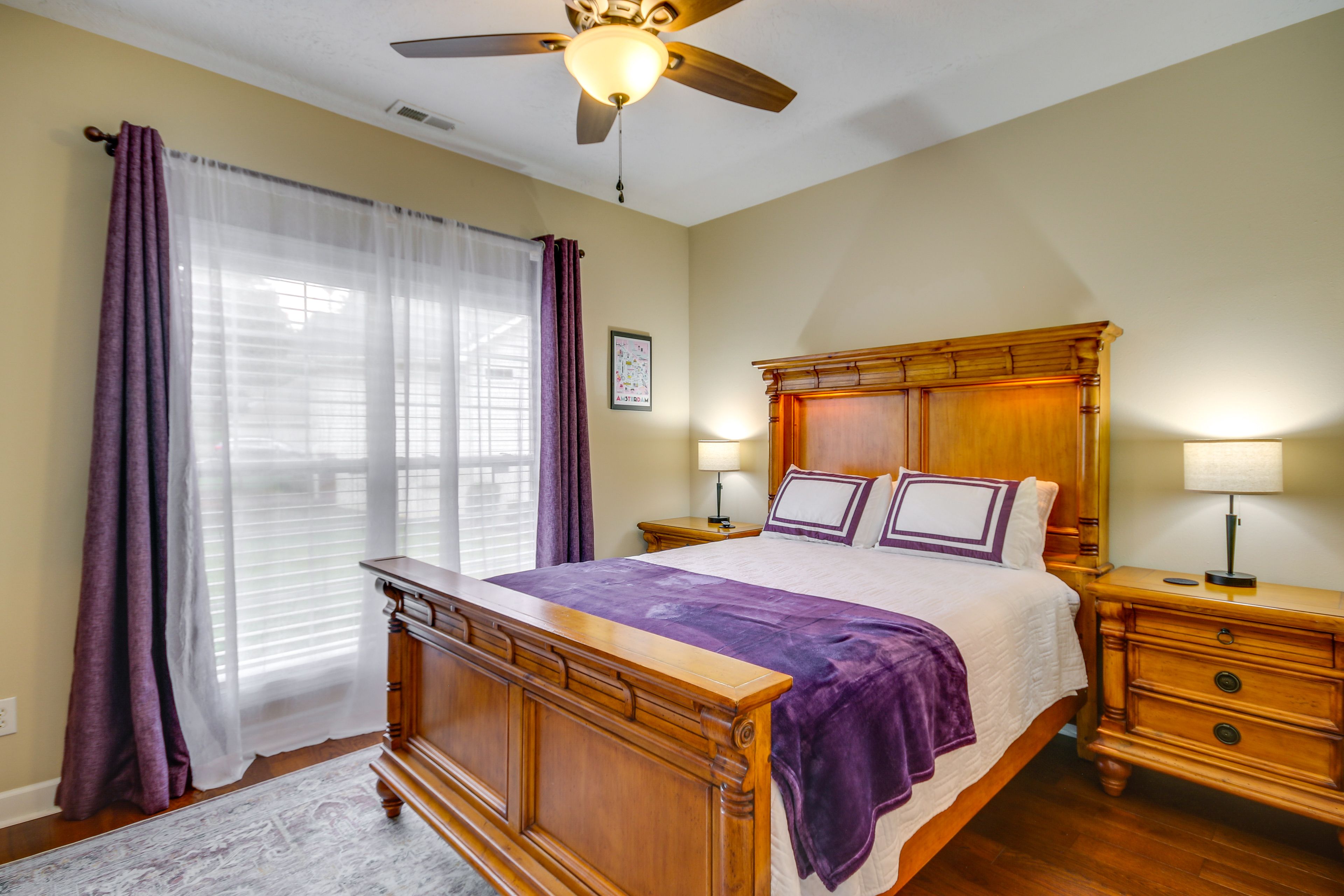 Bedroom 2 | Queen Bed | Shared En-Suite Bathroom