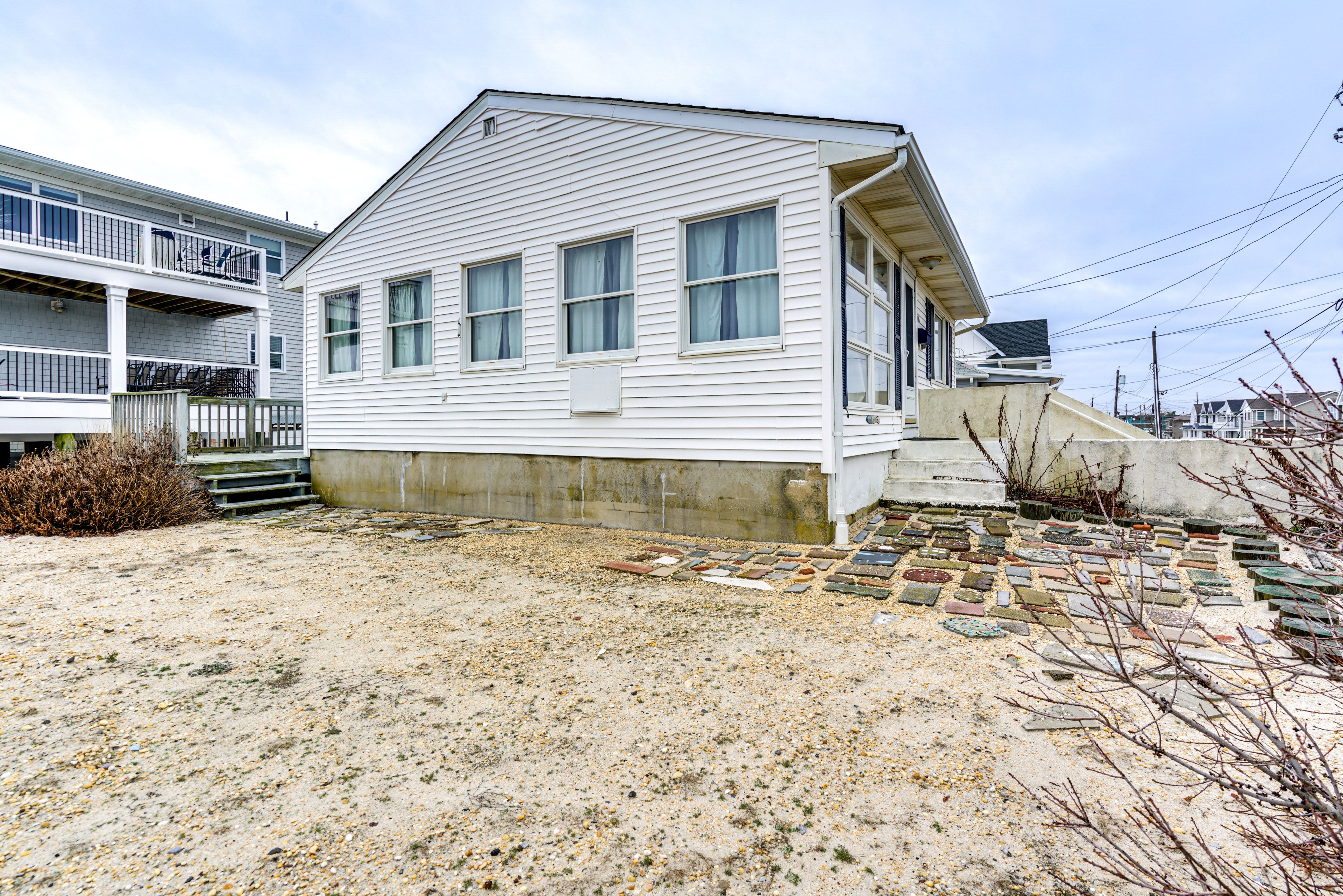 Single-Story House | Self Check-In | 2 Mi to Casino Pier & Breakwater Beach