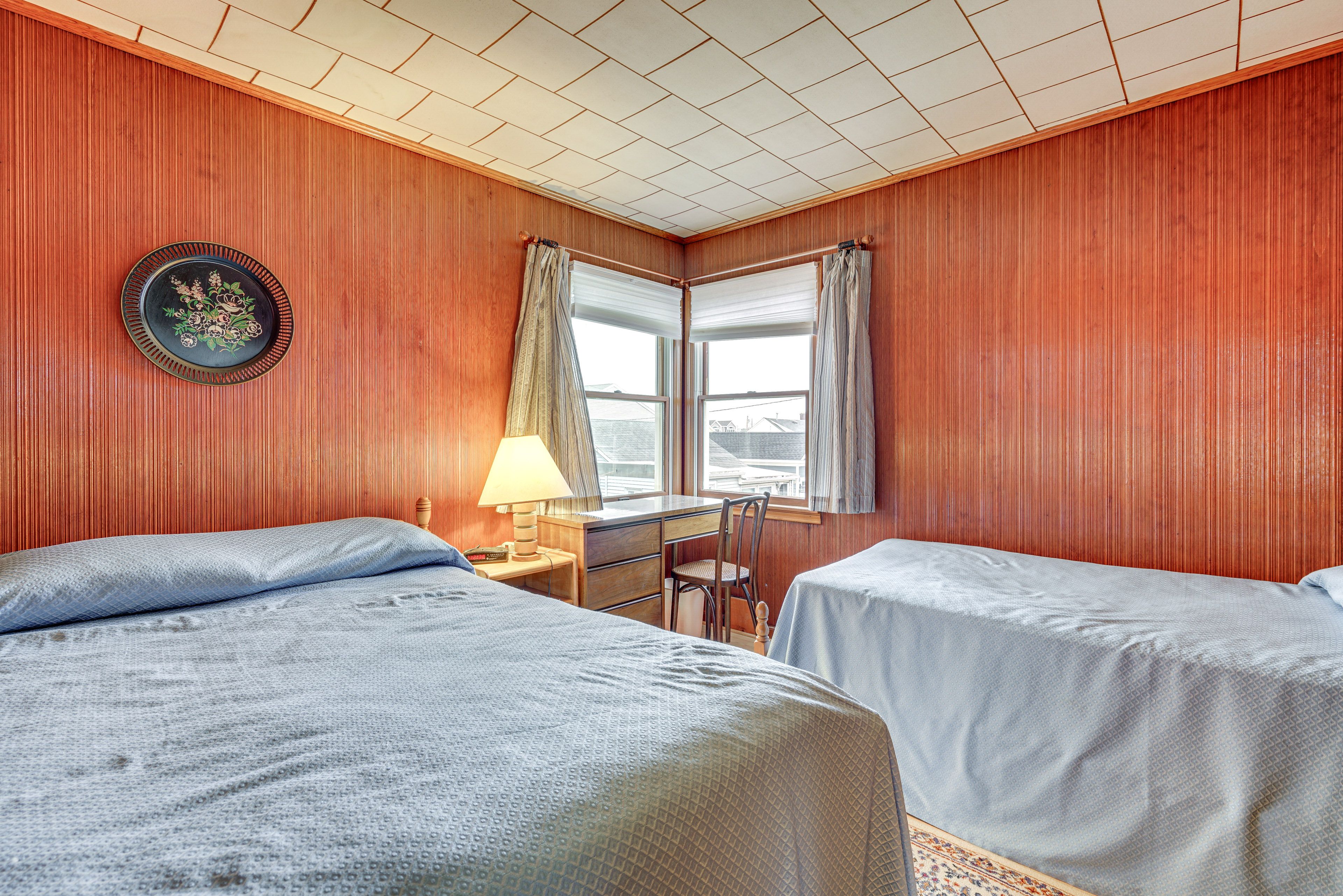 Bedroom 1 | Full Bed | Twin Bed | Office Desk | Linens/Towels Not Provided
