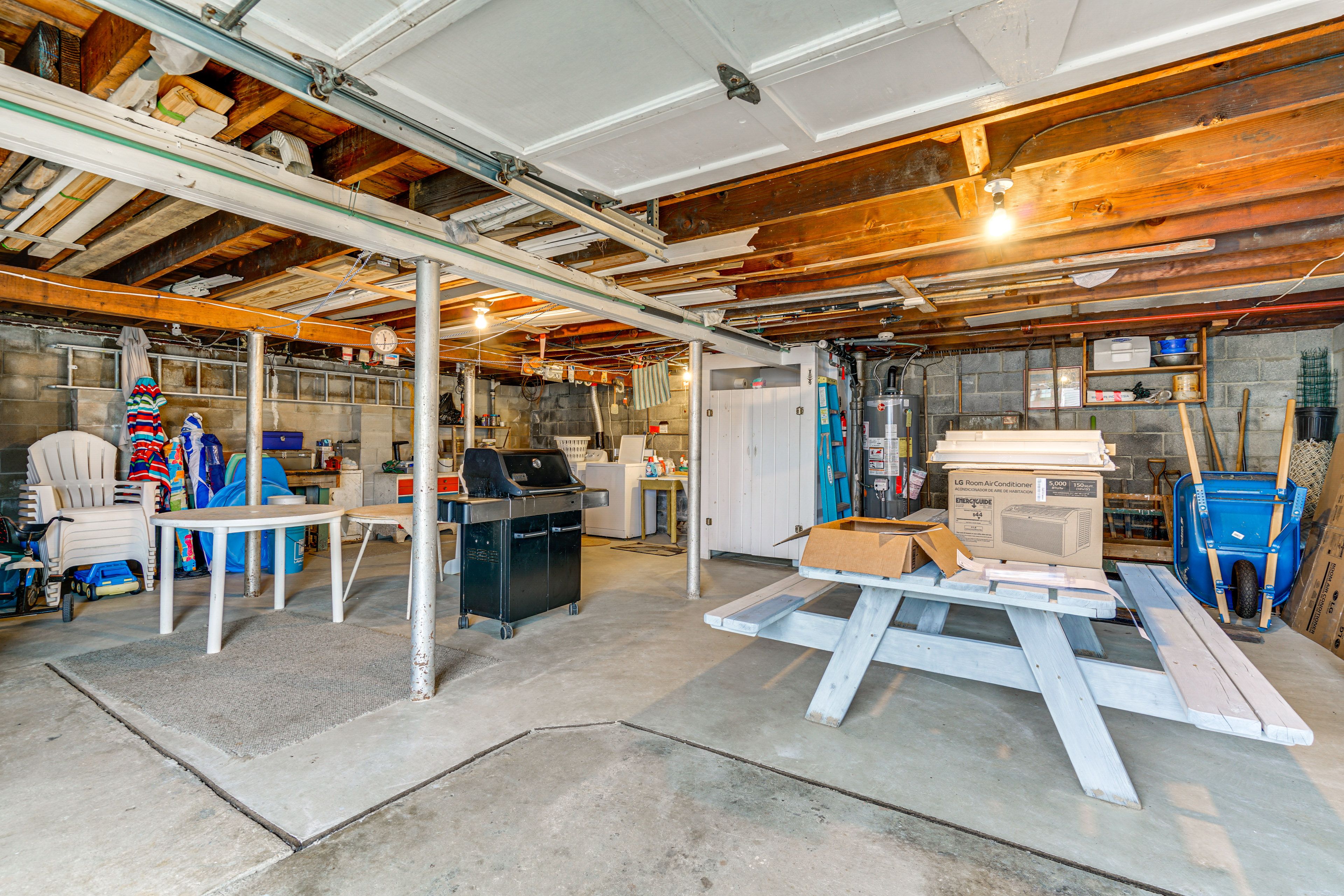 Garage | Picnic Table
