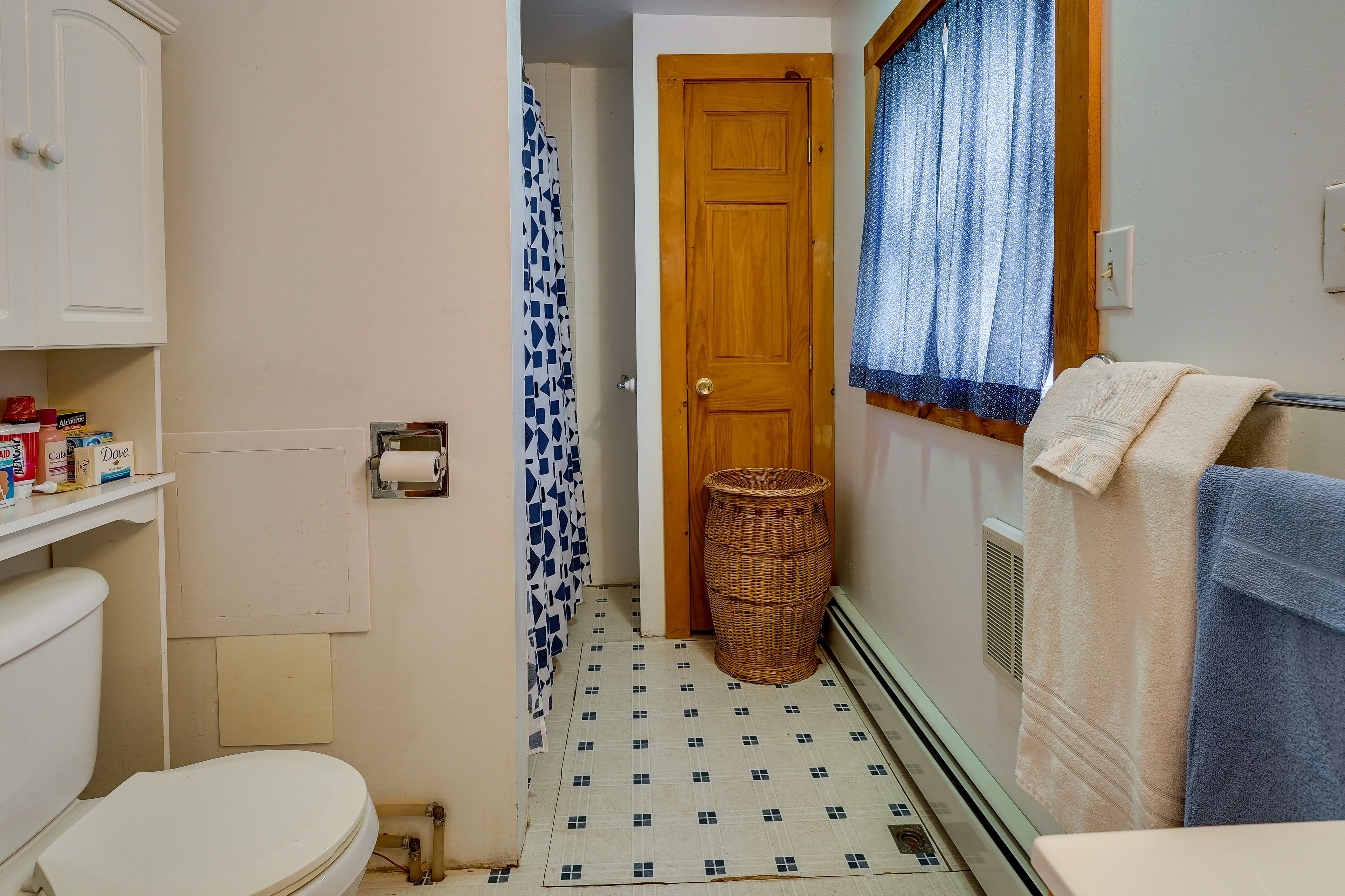 Full Bathroom | 1st Floor