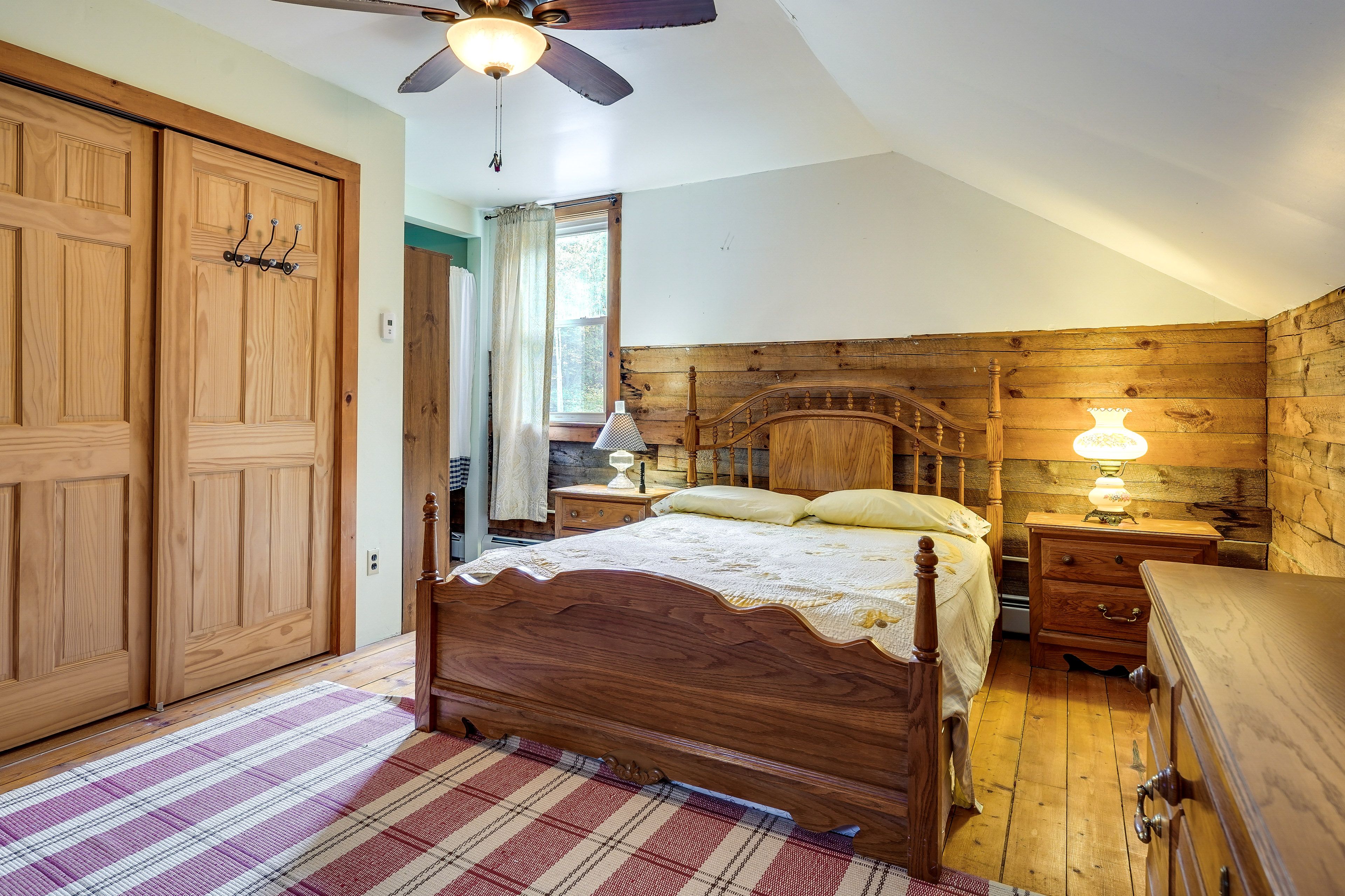 Bedroom 1 | Queen Bed | 2nd Floor
