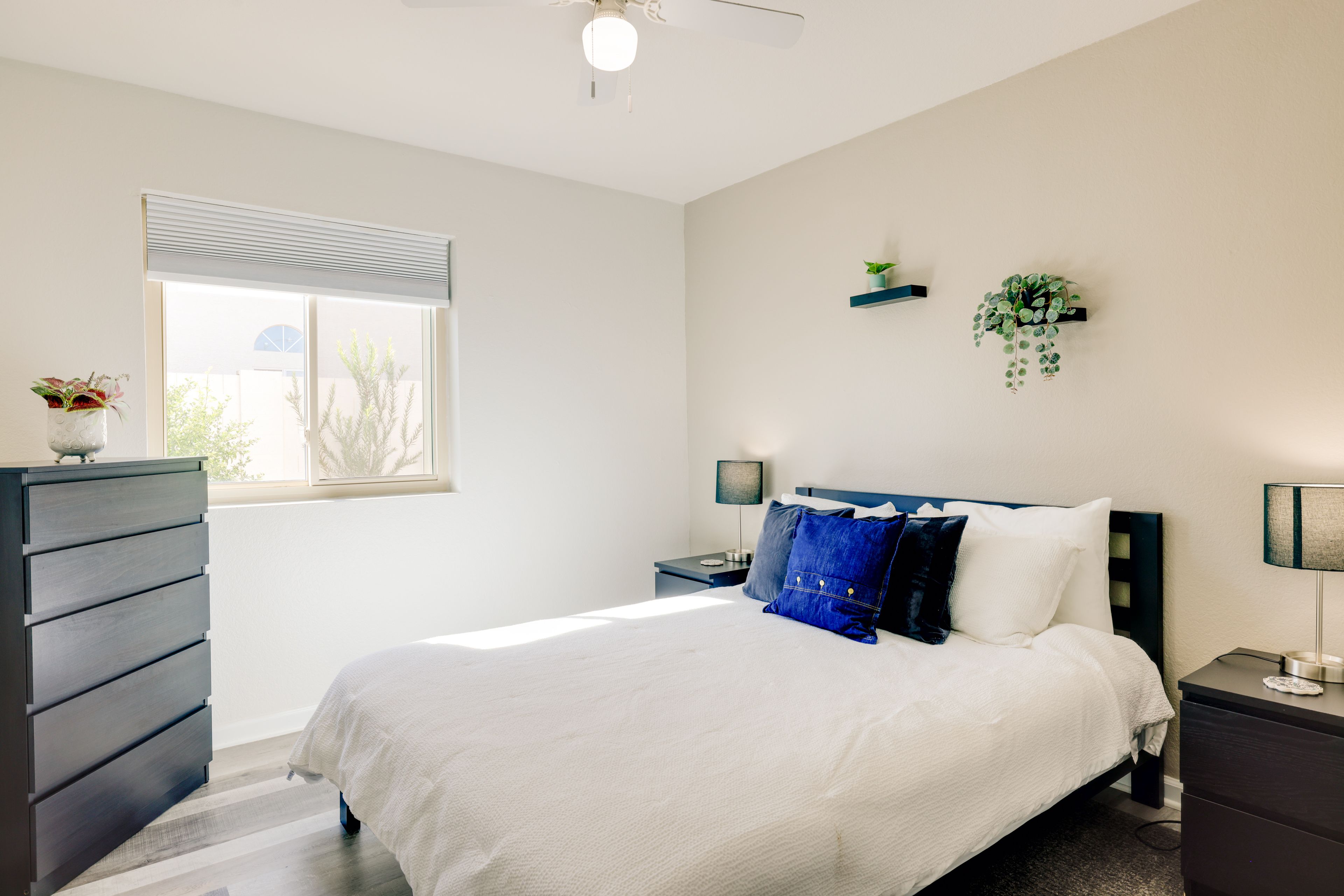 Bedroom 2 | Queen Bed