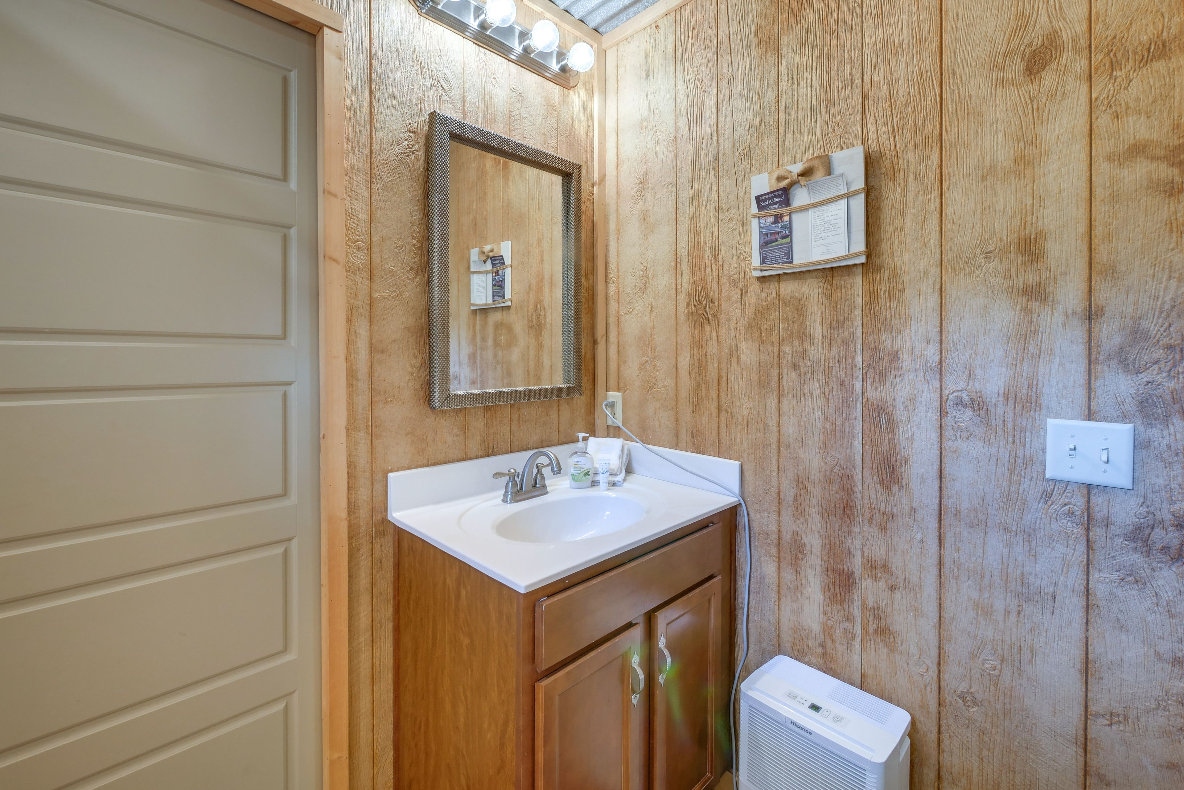 Full Bathroom | 2nd Floor
