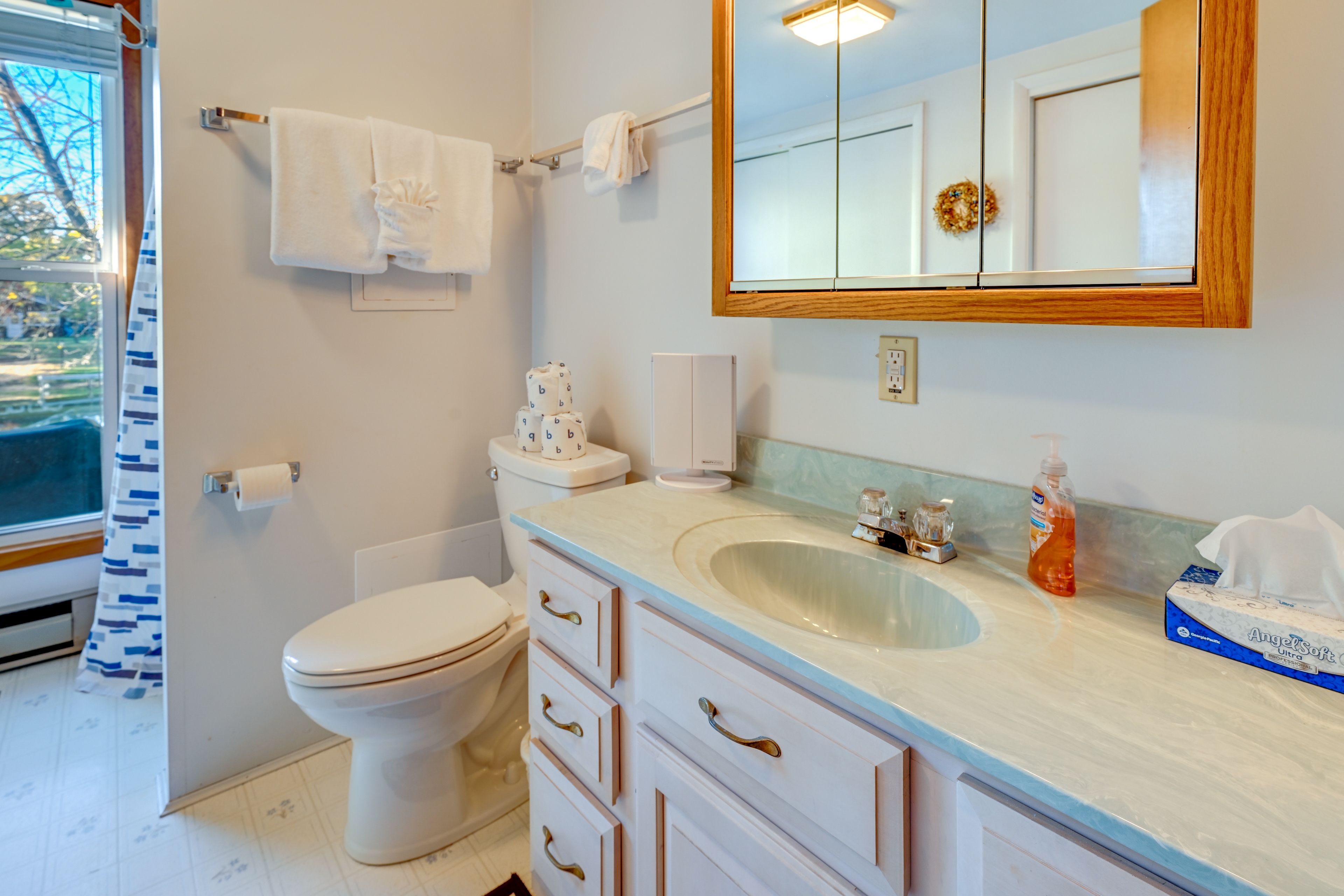 Full Bath | Complimentary Toiletries | Towels Provided