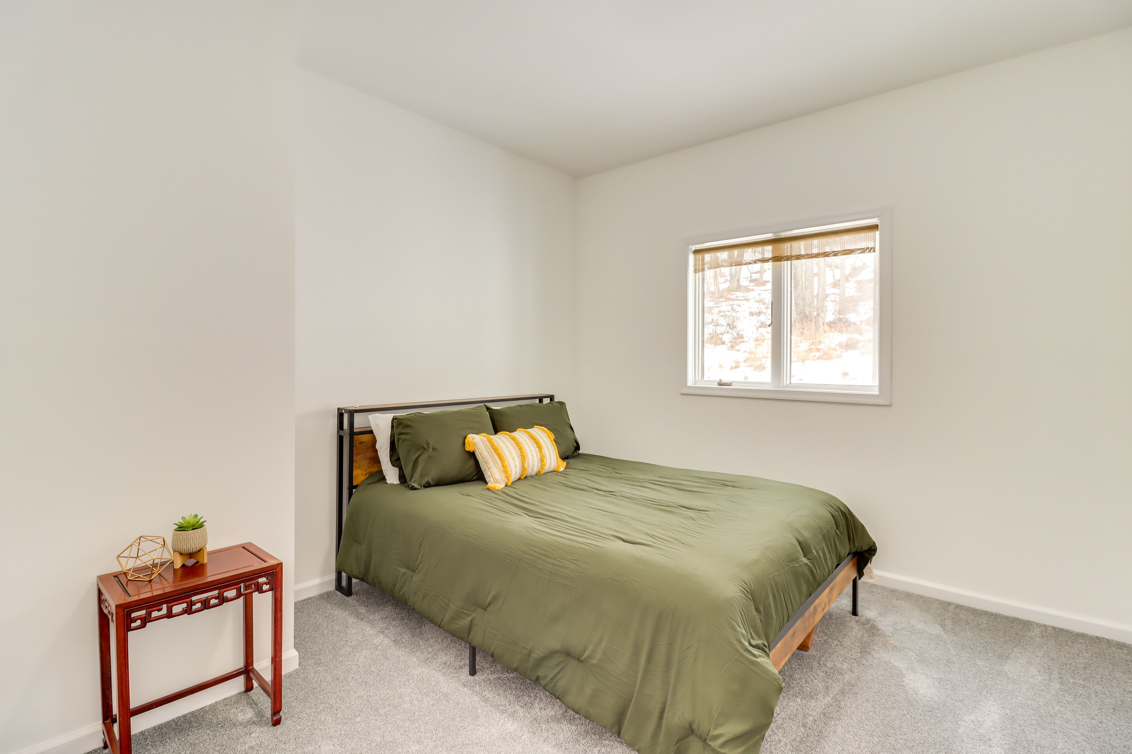 Downstairs Bonus Room | Lower Level | Queen Bed