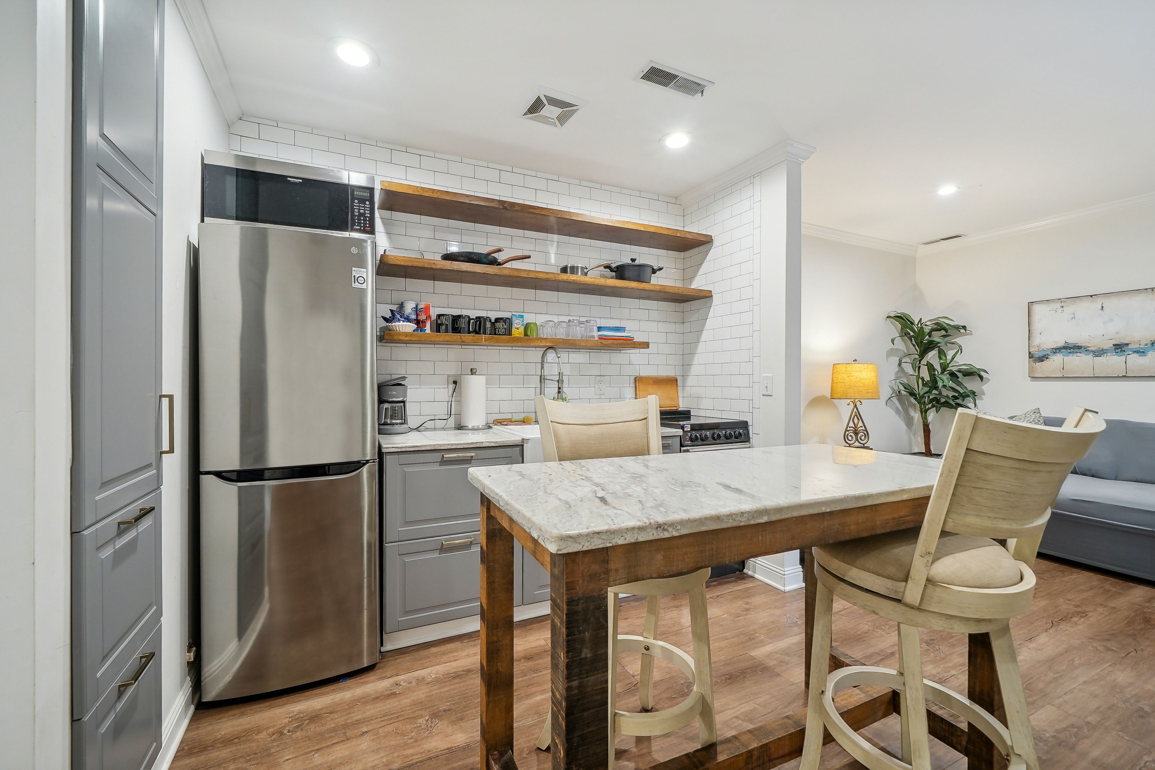 Dining Area | Dishware Provided
