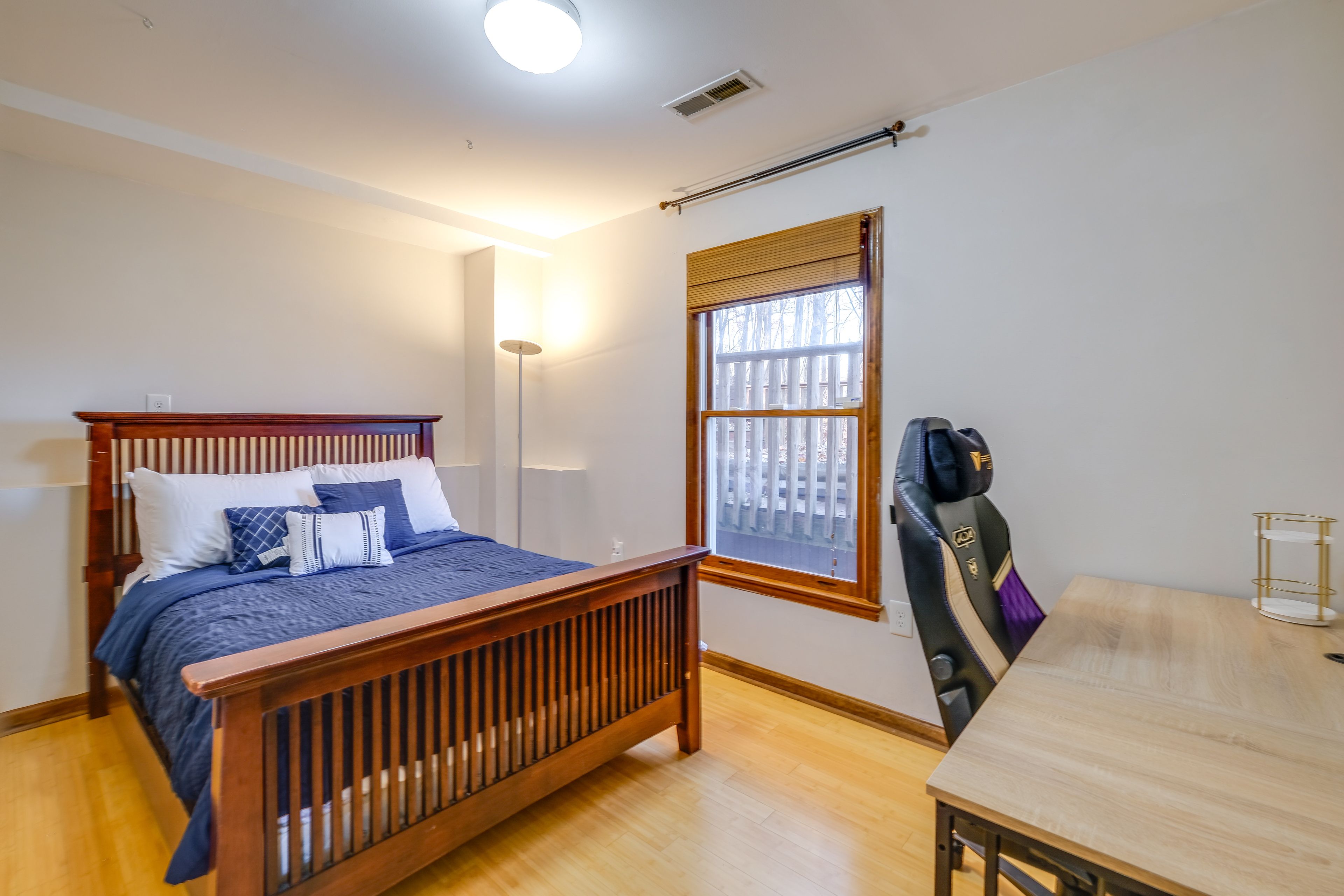 Bedroom 2 | Full Bed | 1st Floor | Hangers