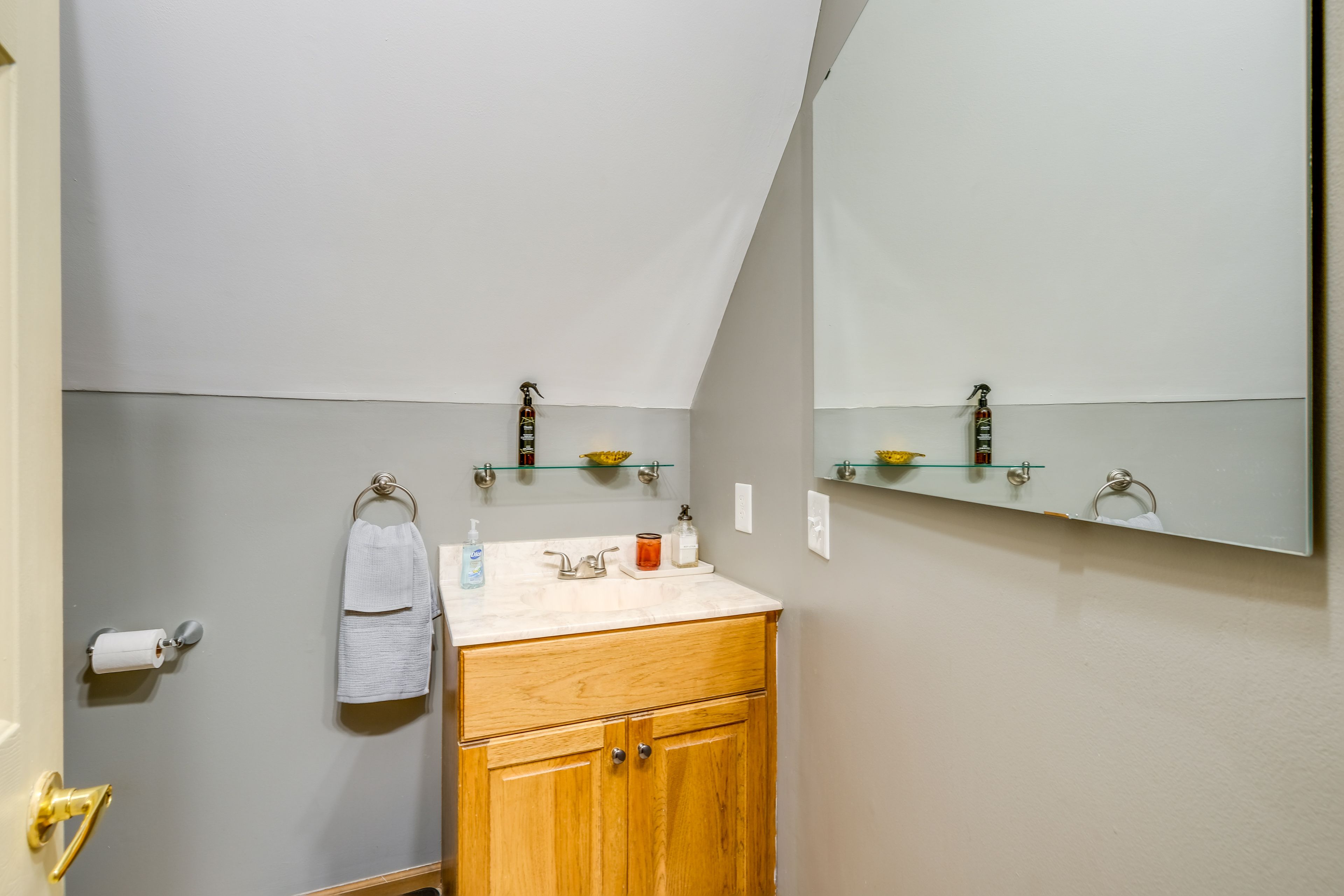 Full Bathroom | 2nd Floor | Hair Dryer