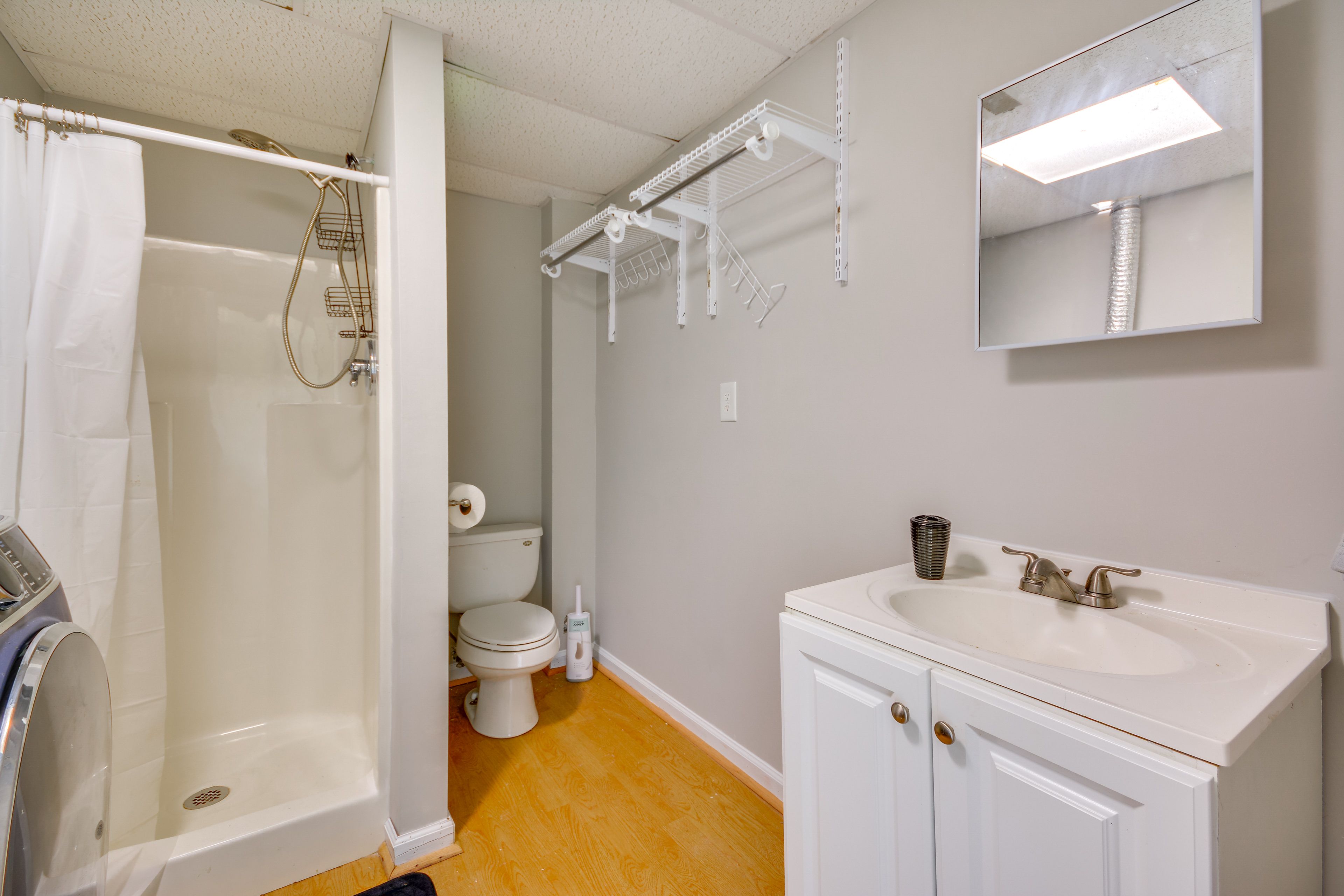 Full Bathroom | Basement | Shower | Washer & Dryer