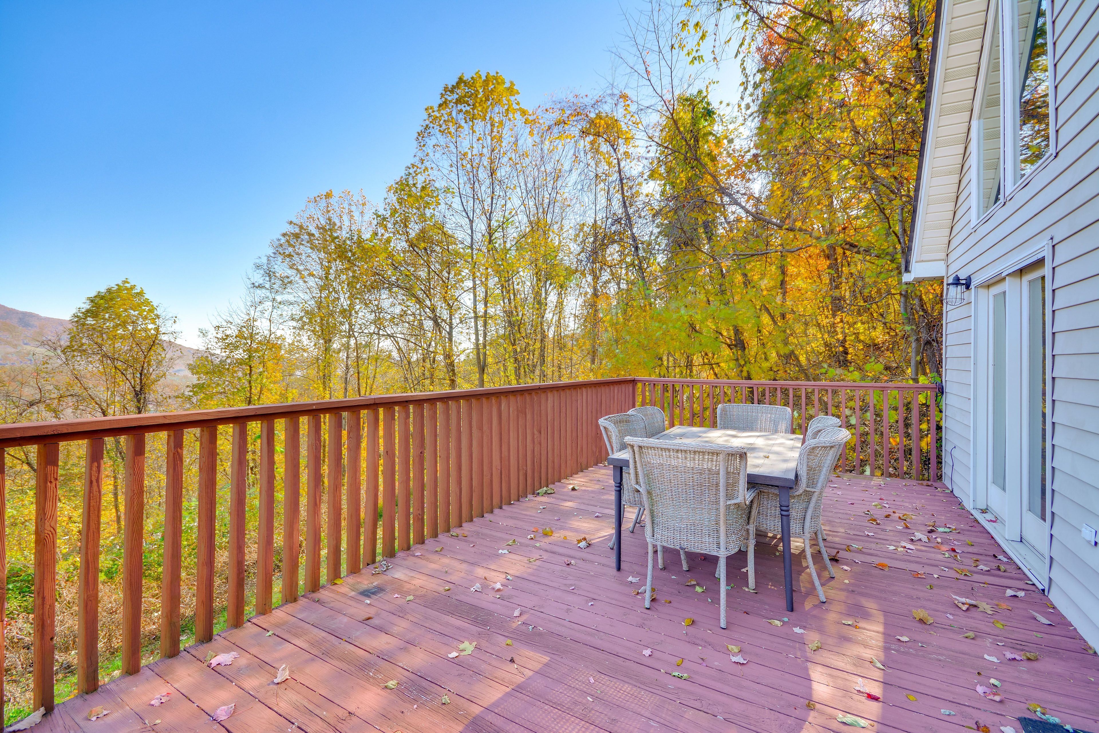 Deck | Dining Area | Mountain View