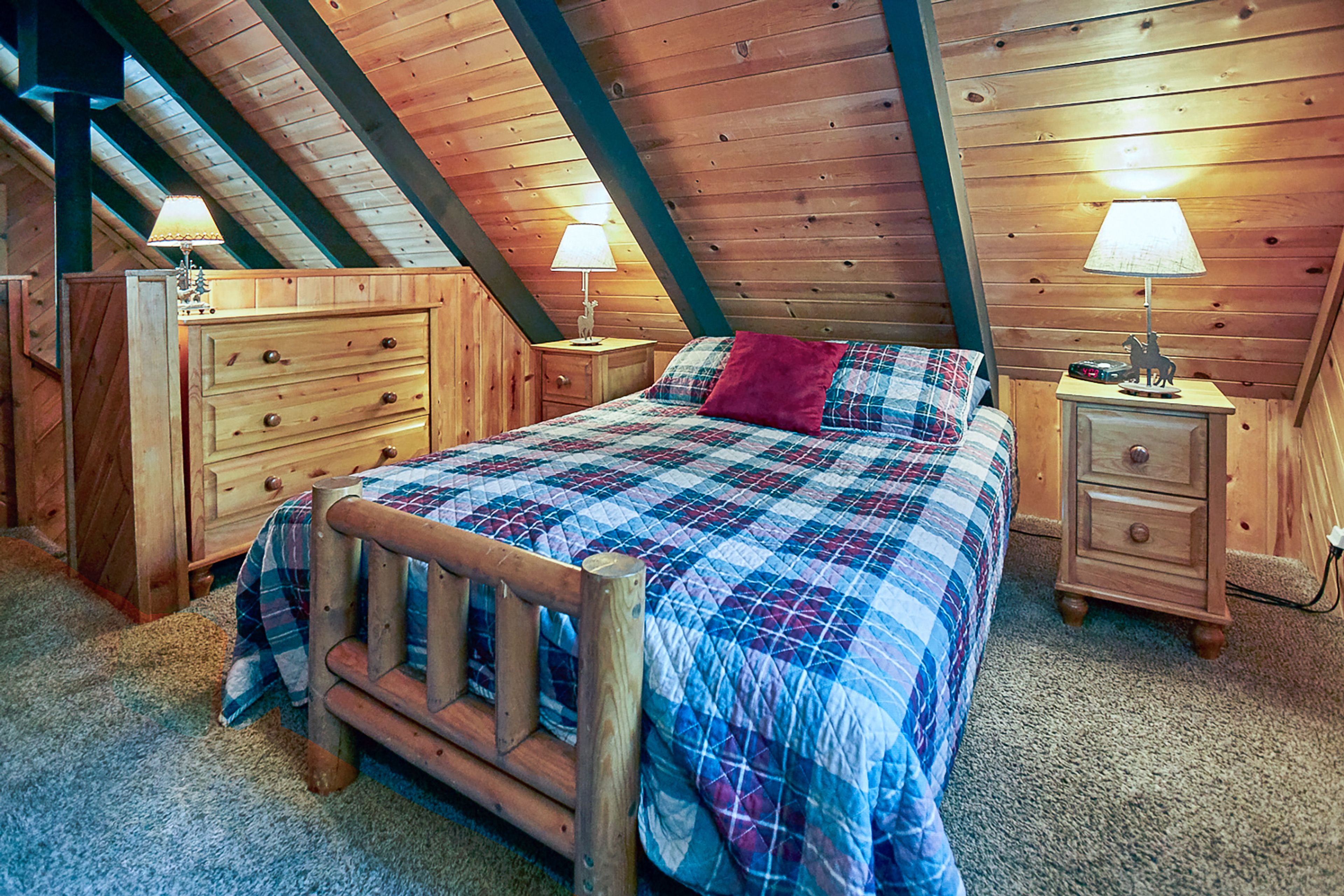 Bedroom 2 (Loft) | 2 Queen Beds