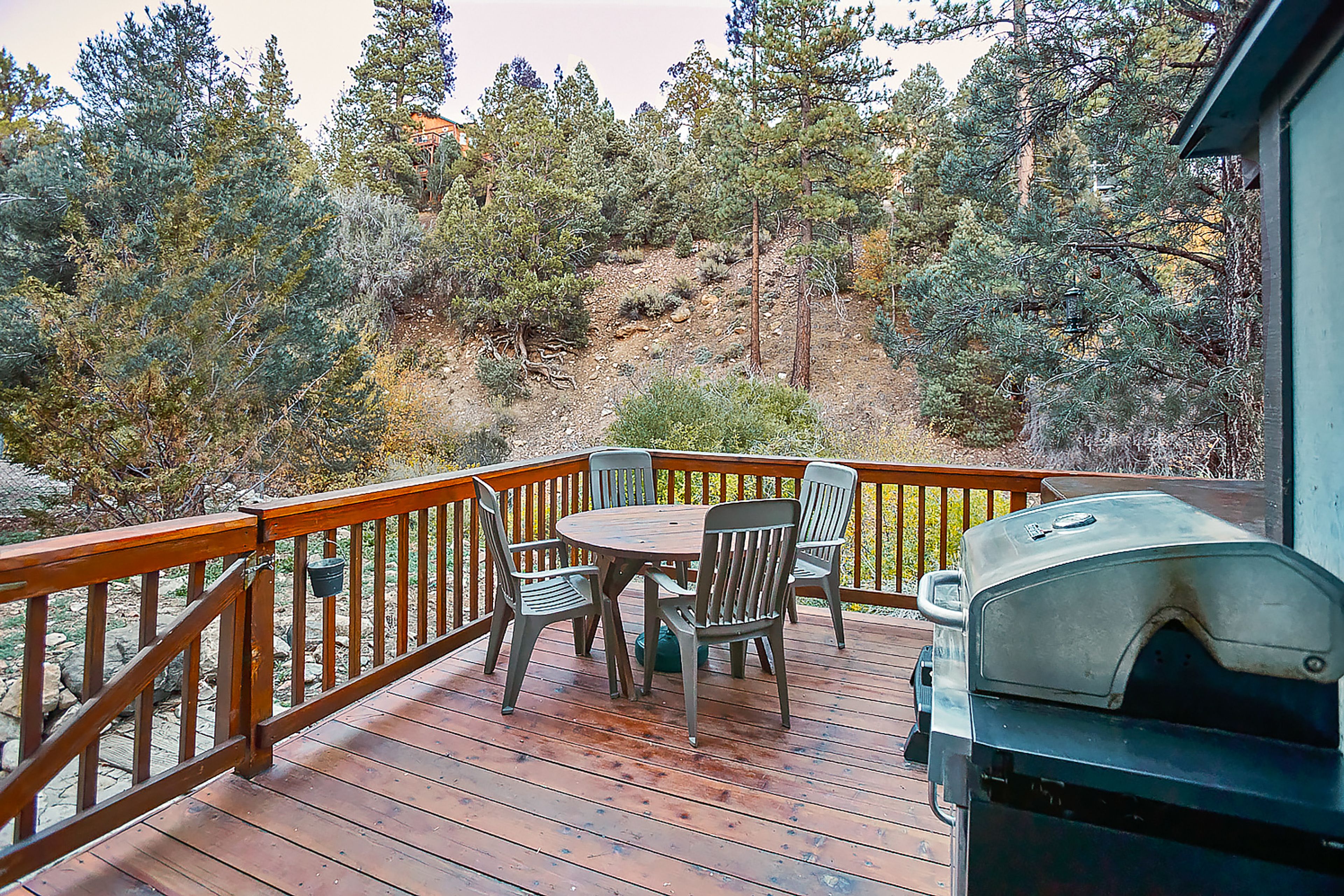 Deck | Private Hot Tub | 5 Mi to Big Bear Lake