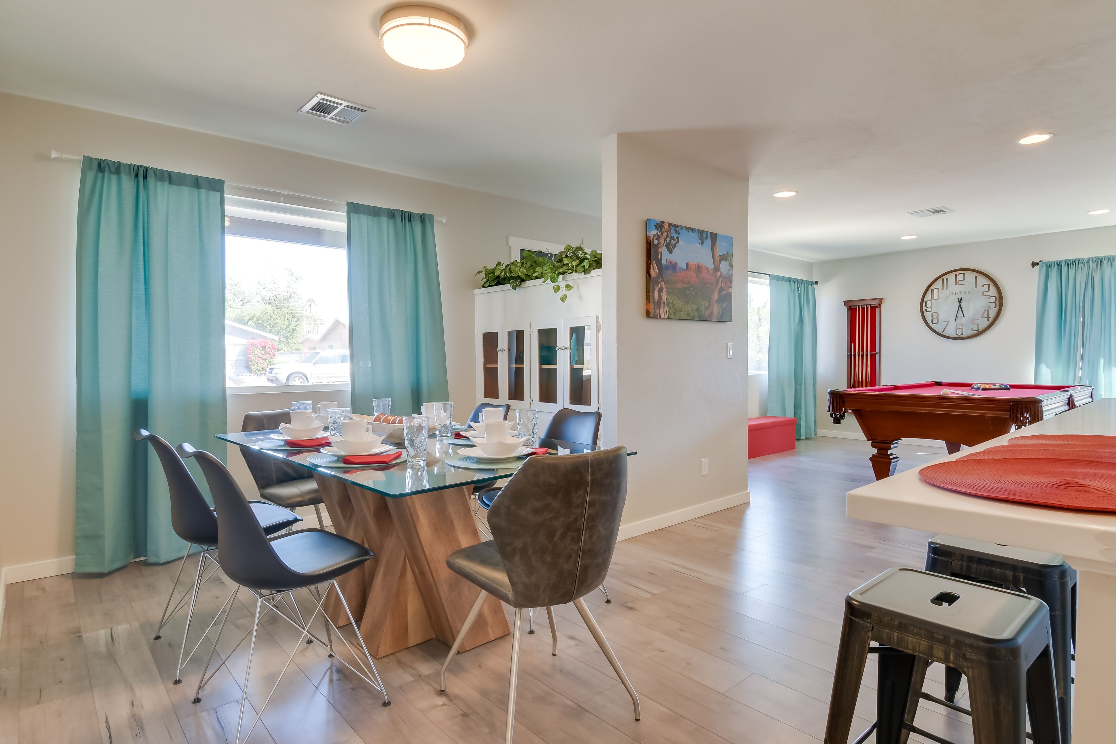 Dining Area | Dishware/Flatware Provided