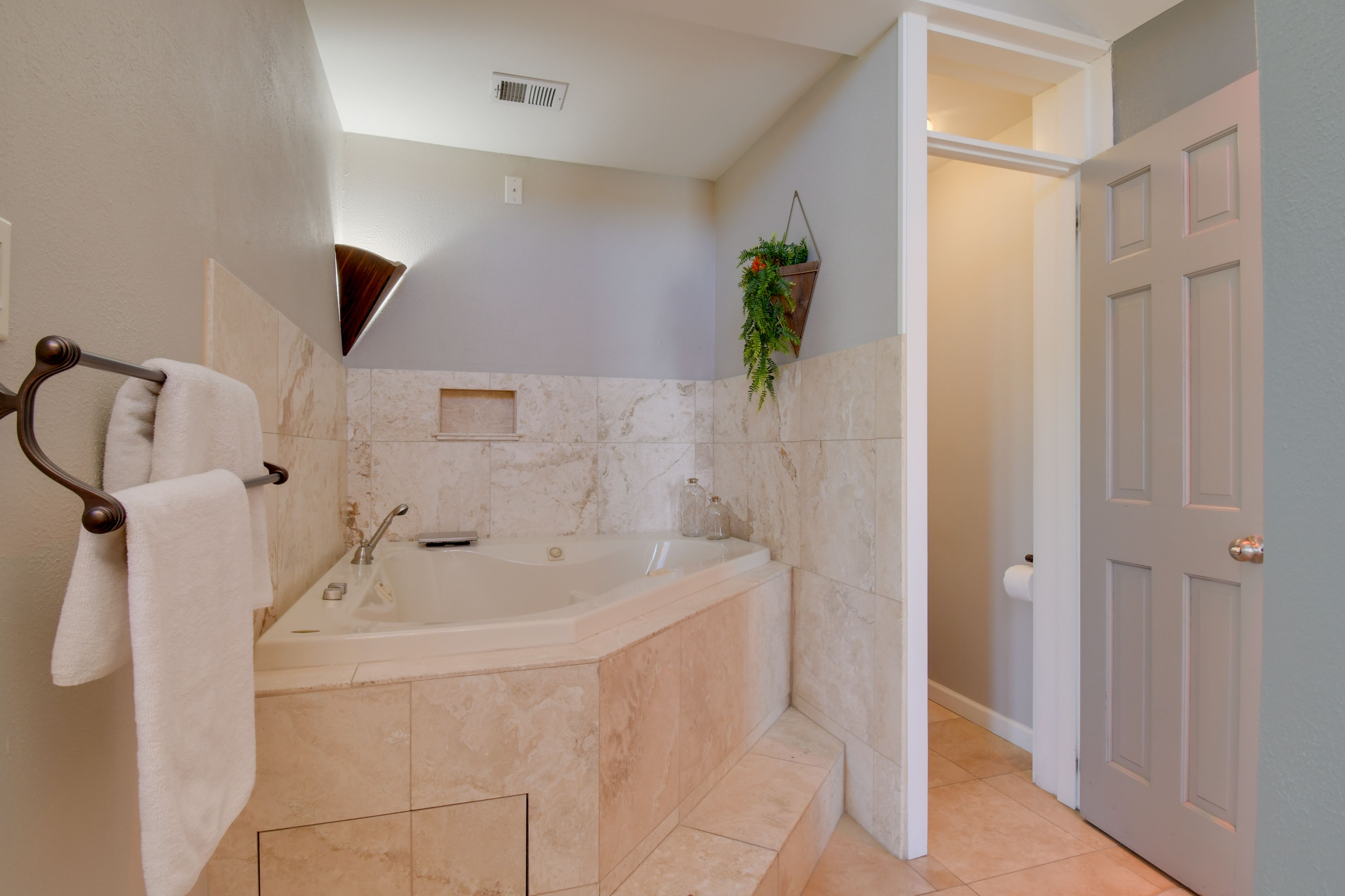 En-Suite Bathroom | Towels | Hair Dryer