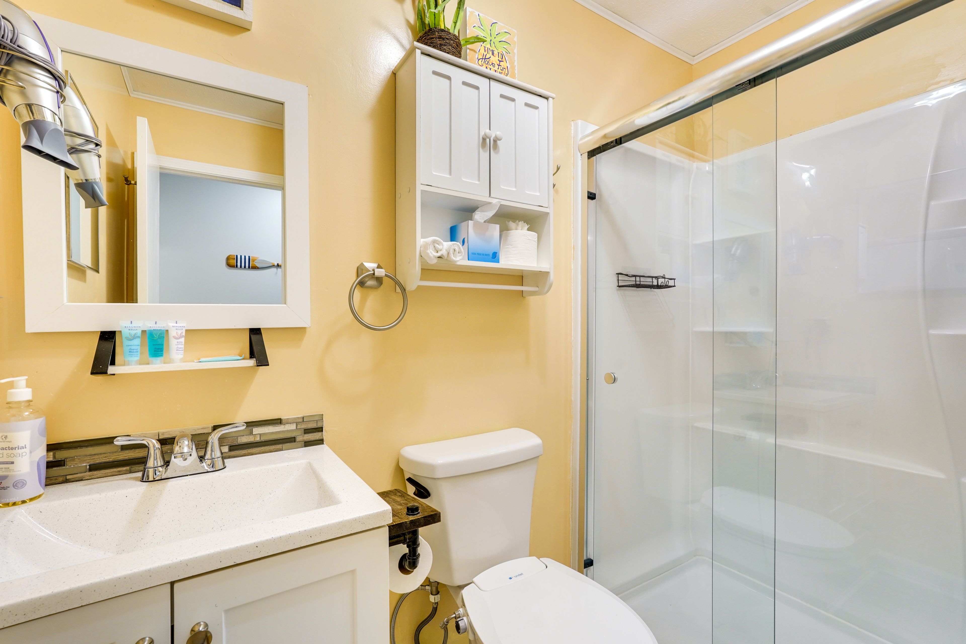 Full Bathroom | Complimentary Toiletries