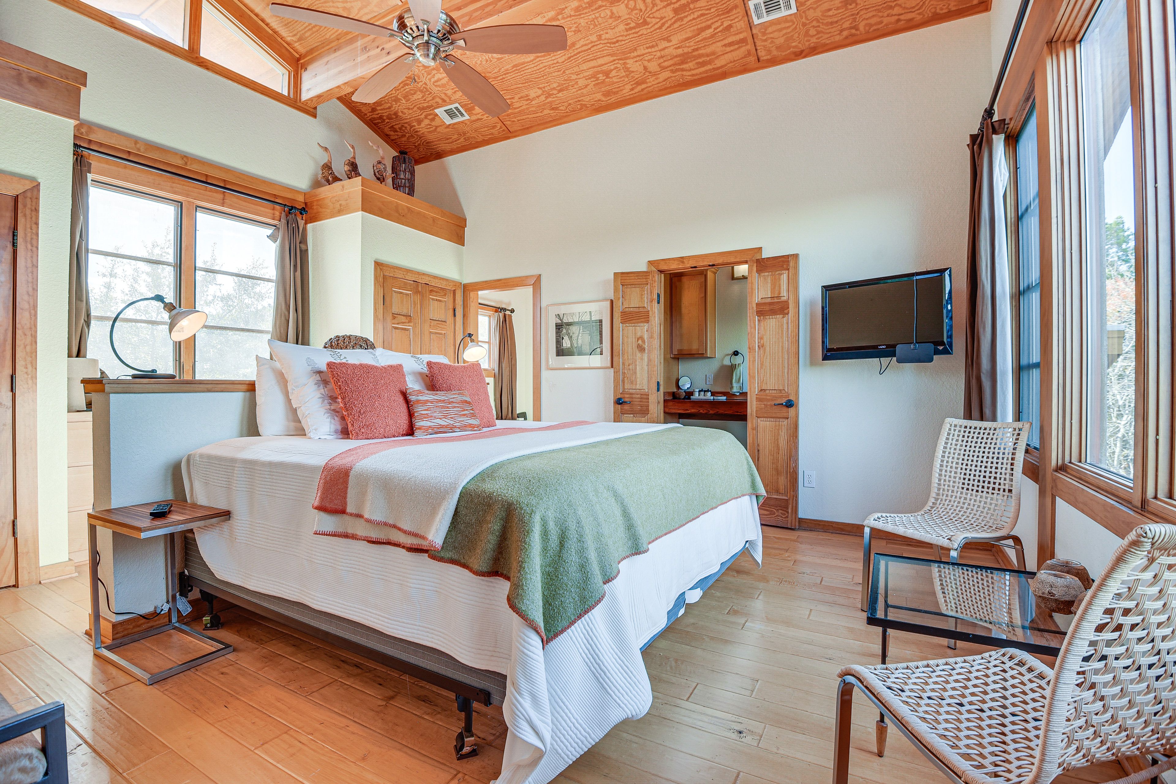Bedroom Suite | King Bed | Linens Provided