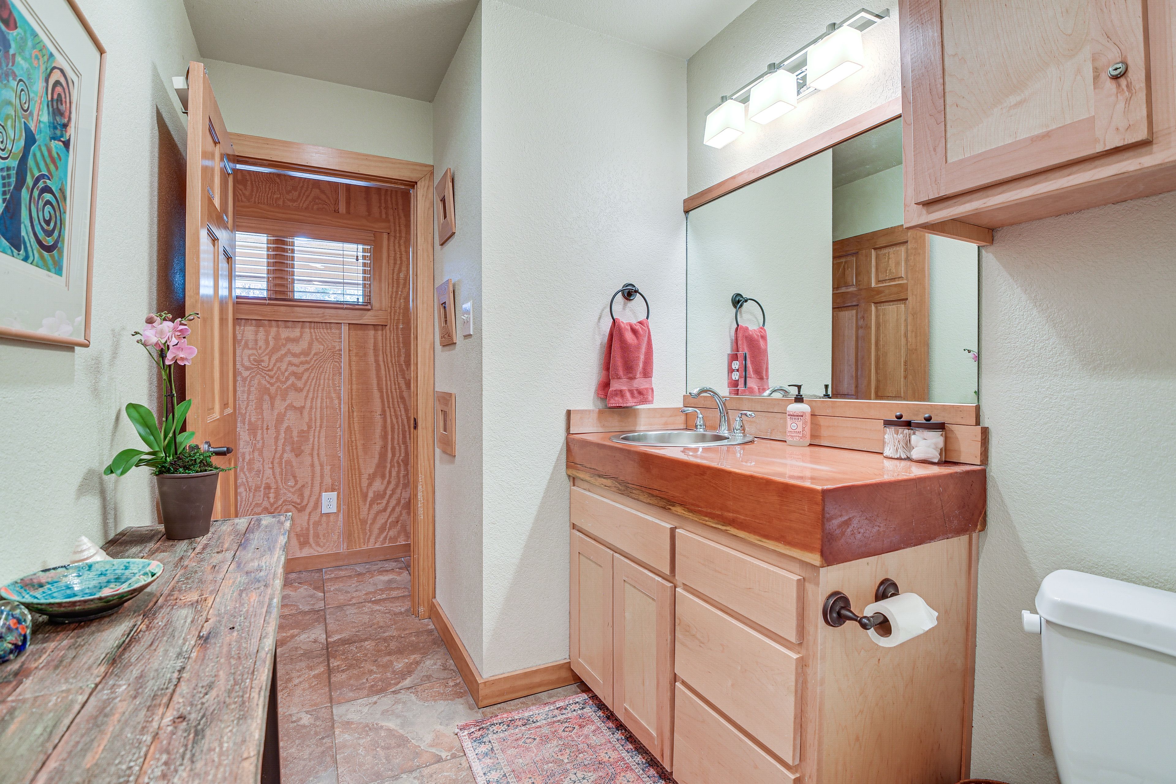 Full Bathroom | Complimentary Toiletries