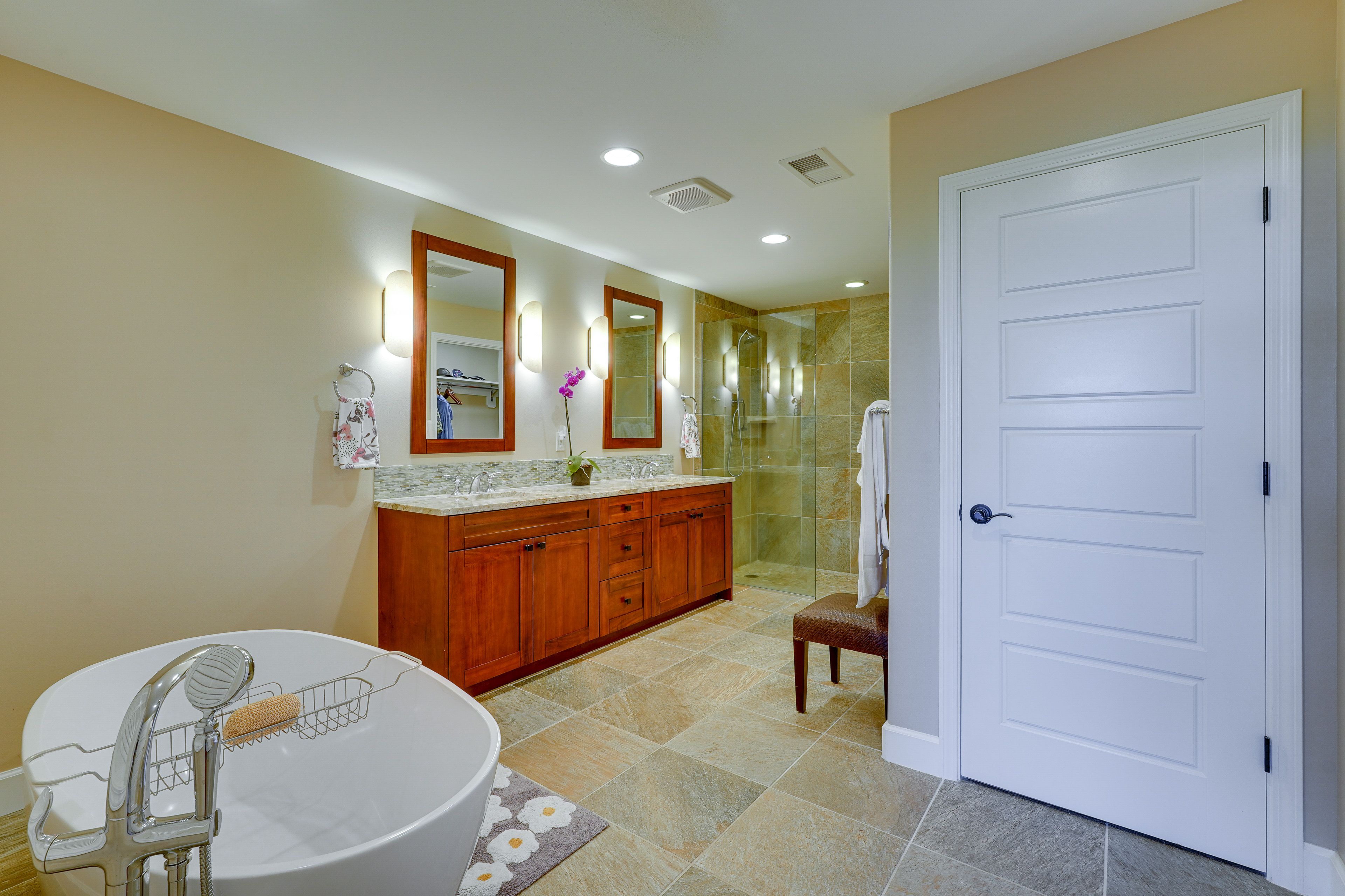 En-Suite Bathroom | Towels Provided | Complimentary Toiletries