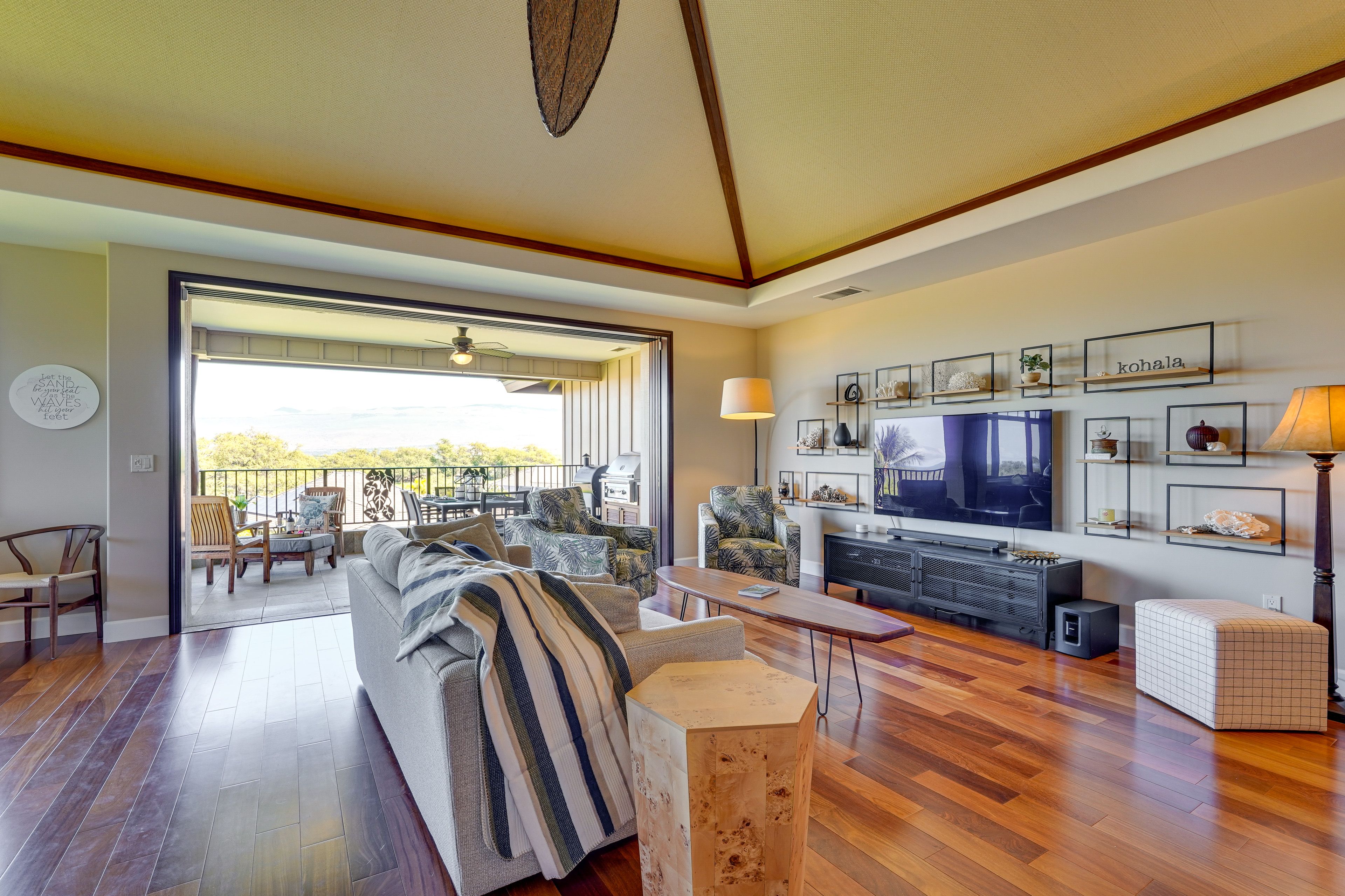 Living Room | Smart TV | Free WiFi