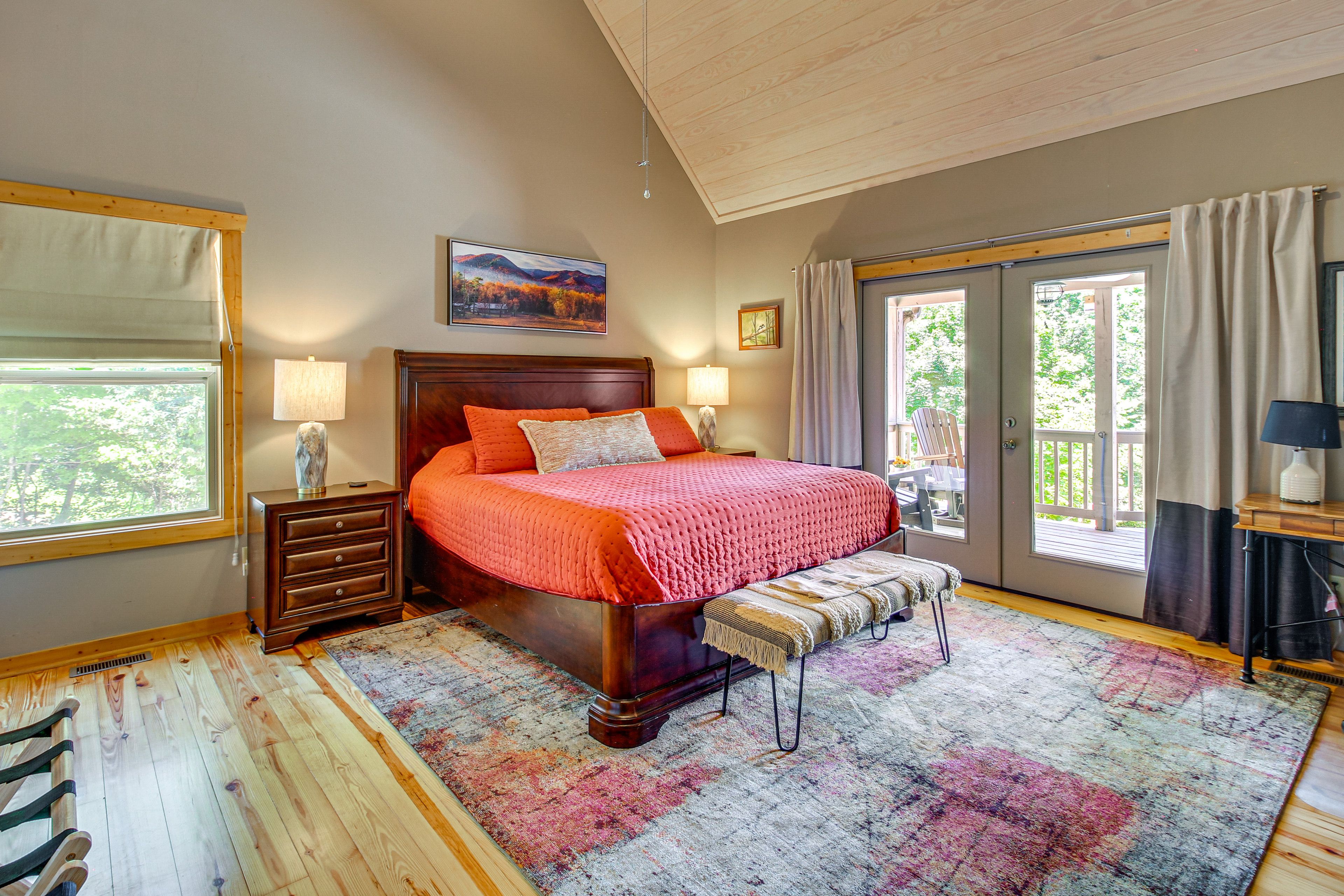 Bedroom 2 | Main Level | King Bed | Smart TV