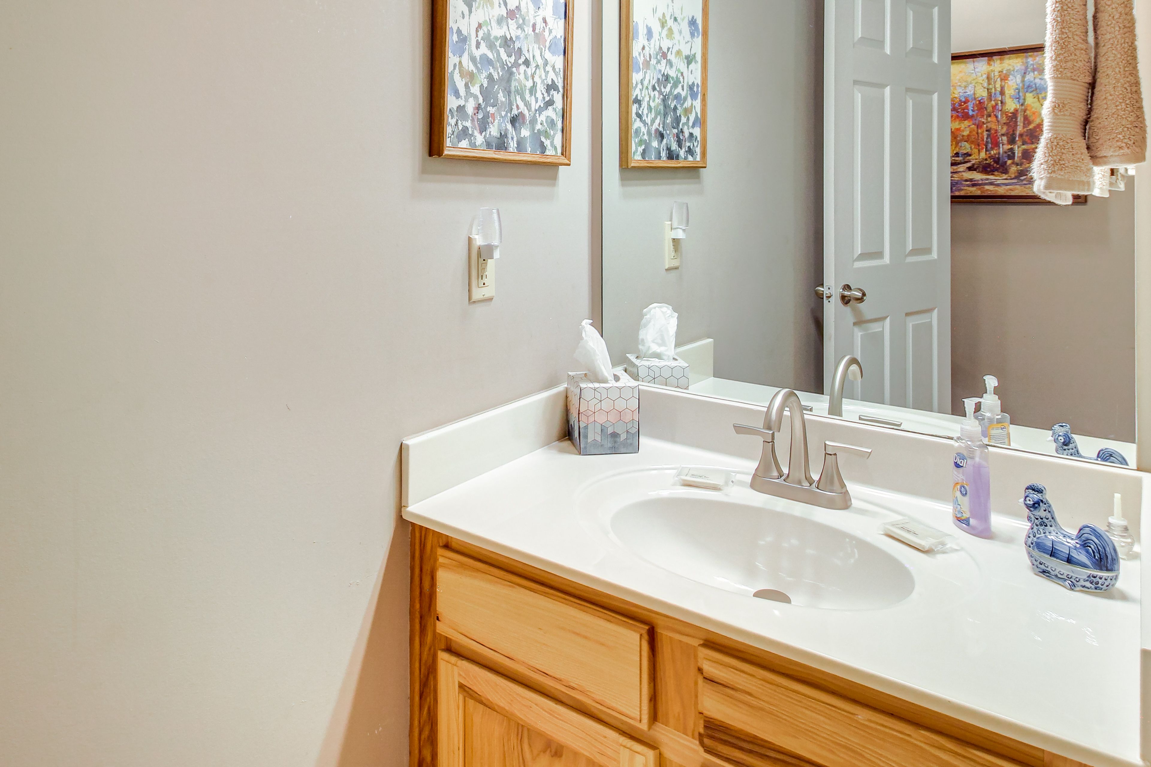 Full Bathroom | Main Level | Complimentary Toiletries