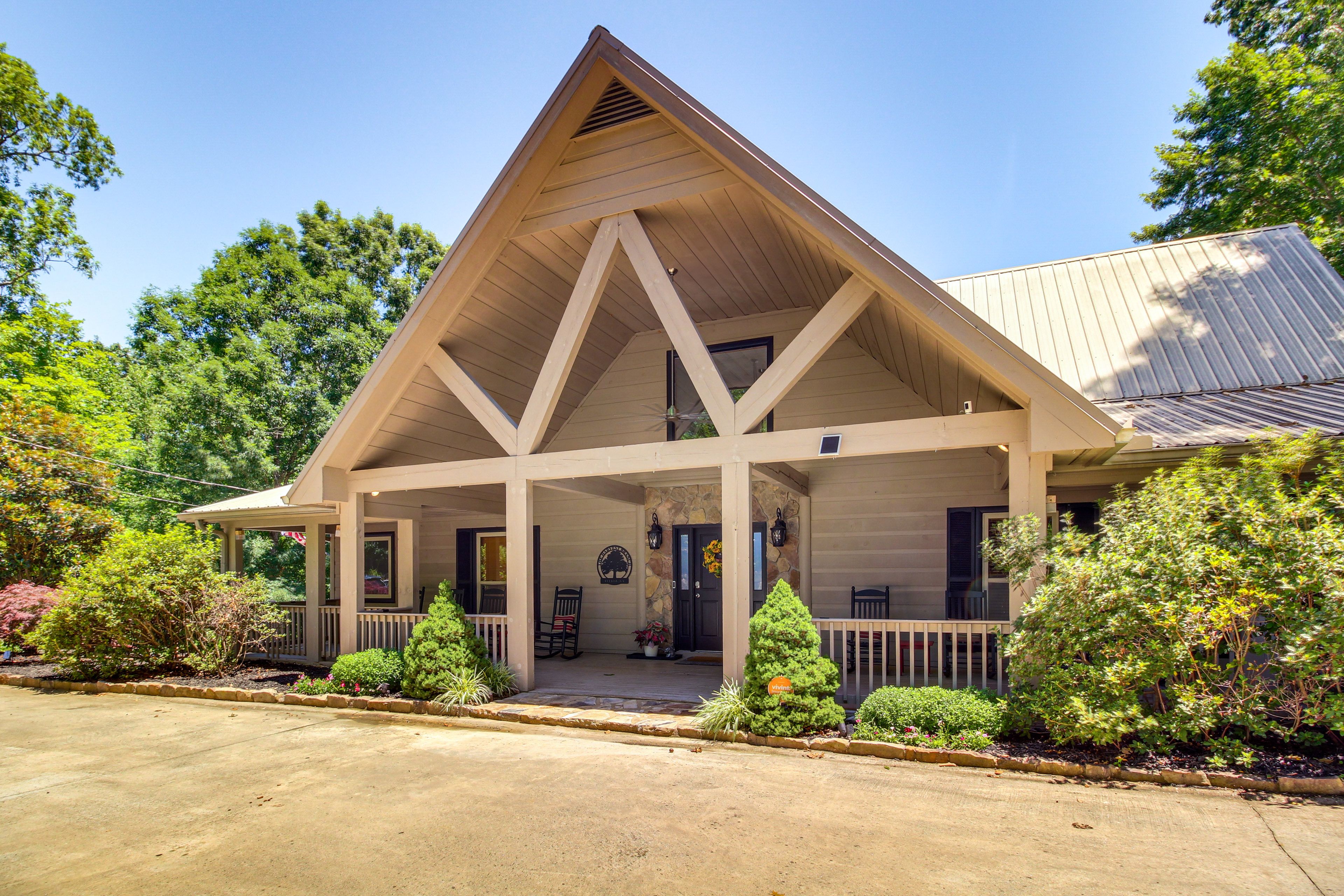 Cabin Exterior | 4 Exterior Security Cameras (Facing Out)