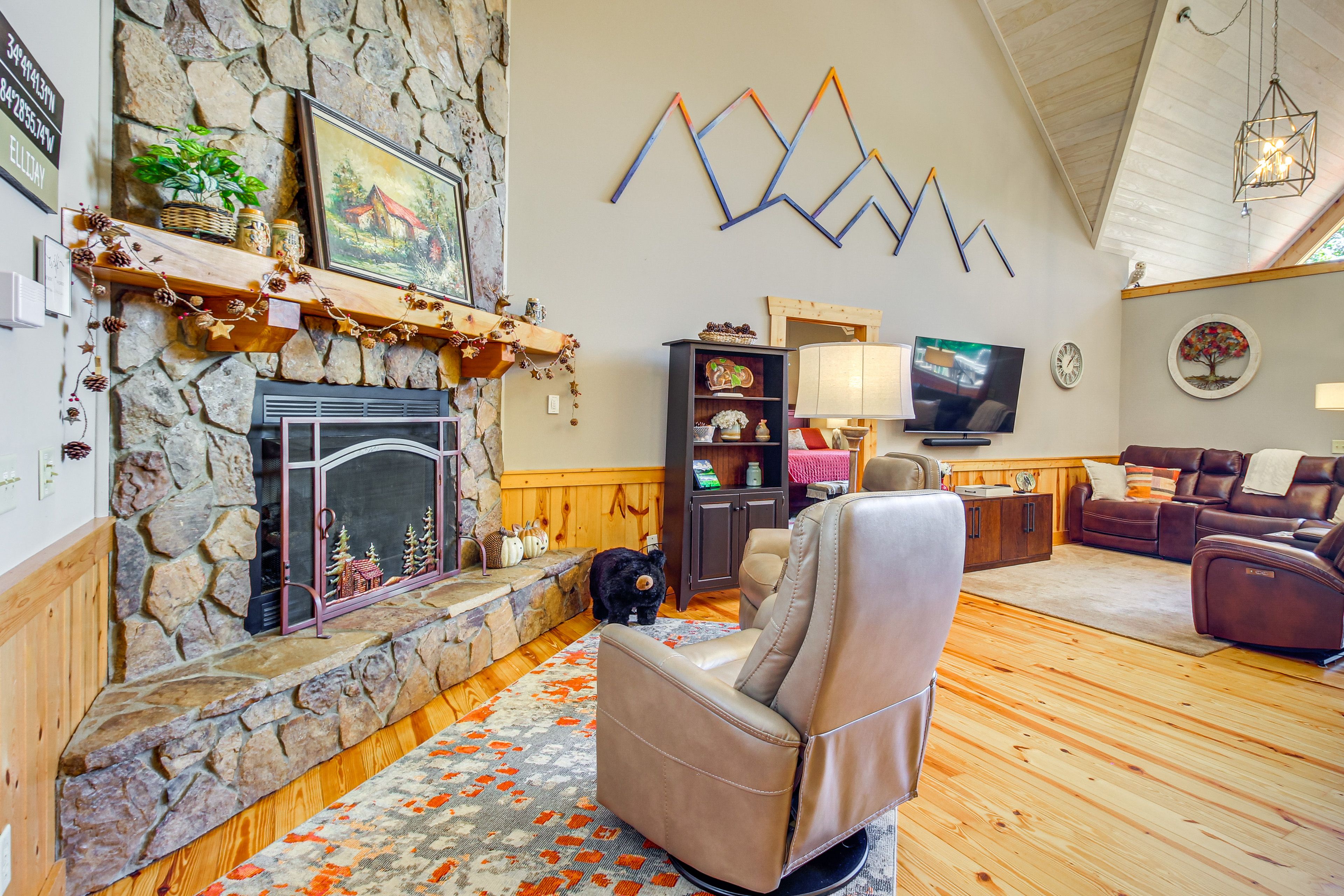 Seating Area | Main Level | Gas Fireplace | Free WiFi