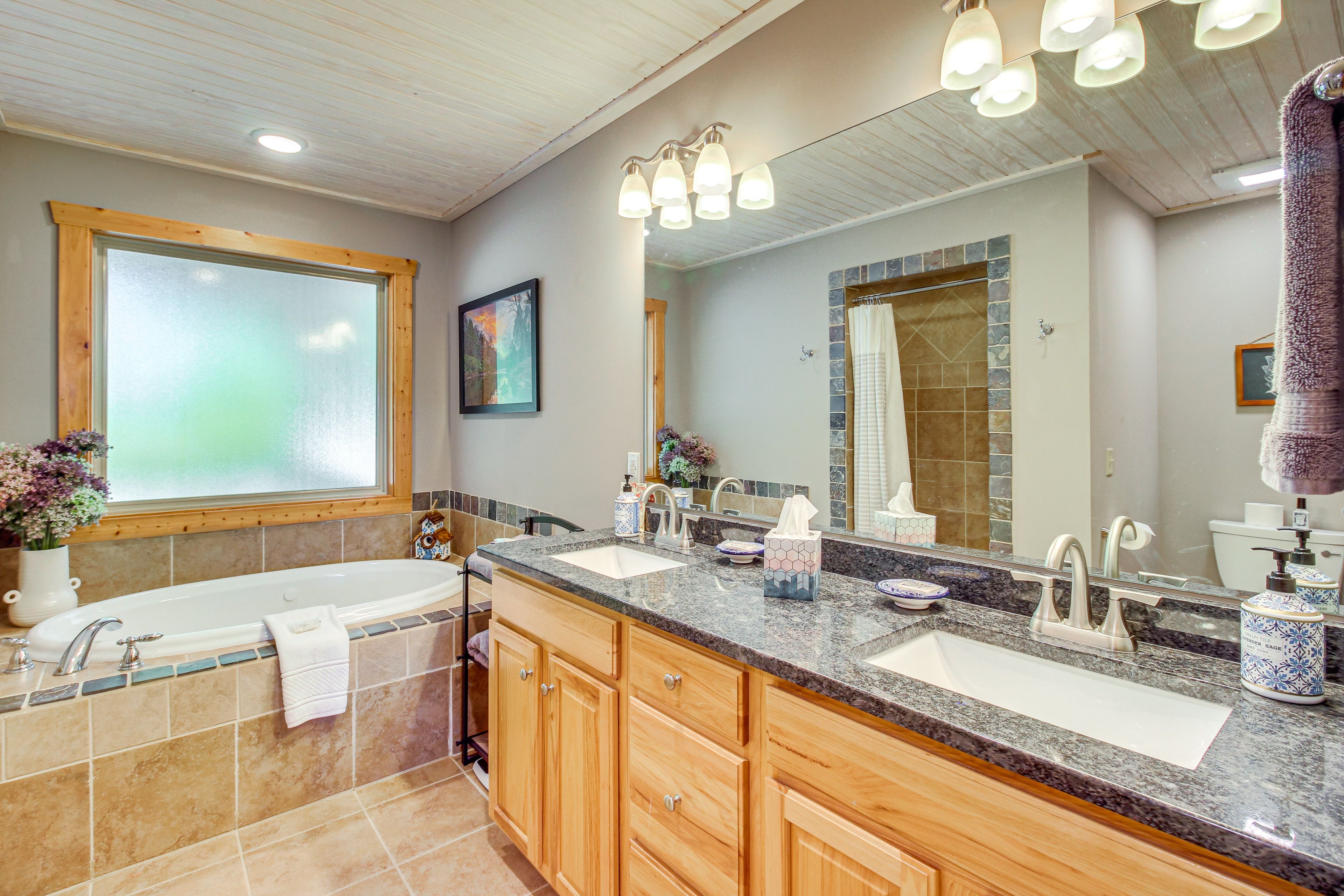 Full Bathroom | Main Level