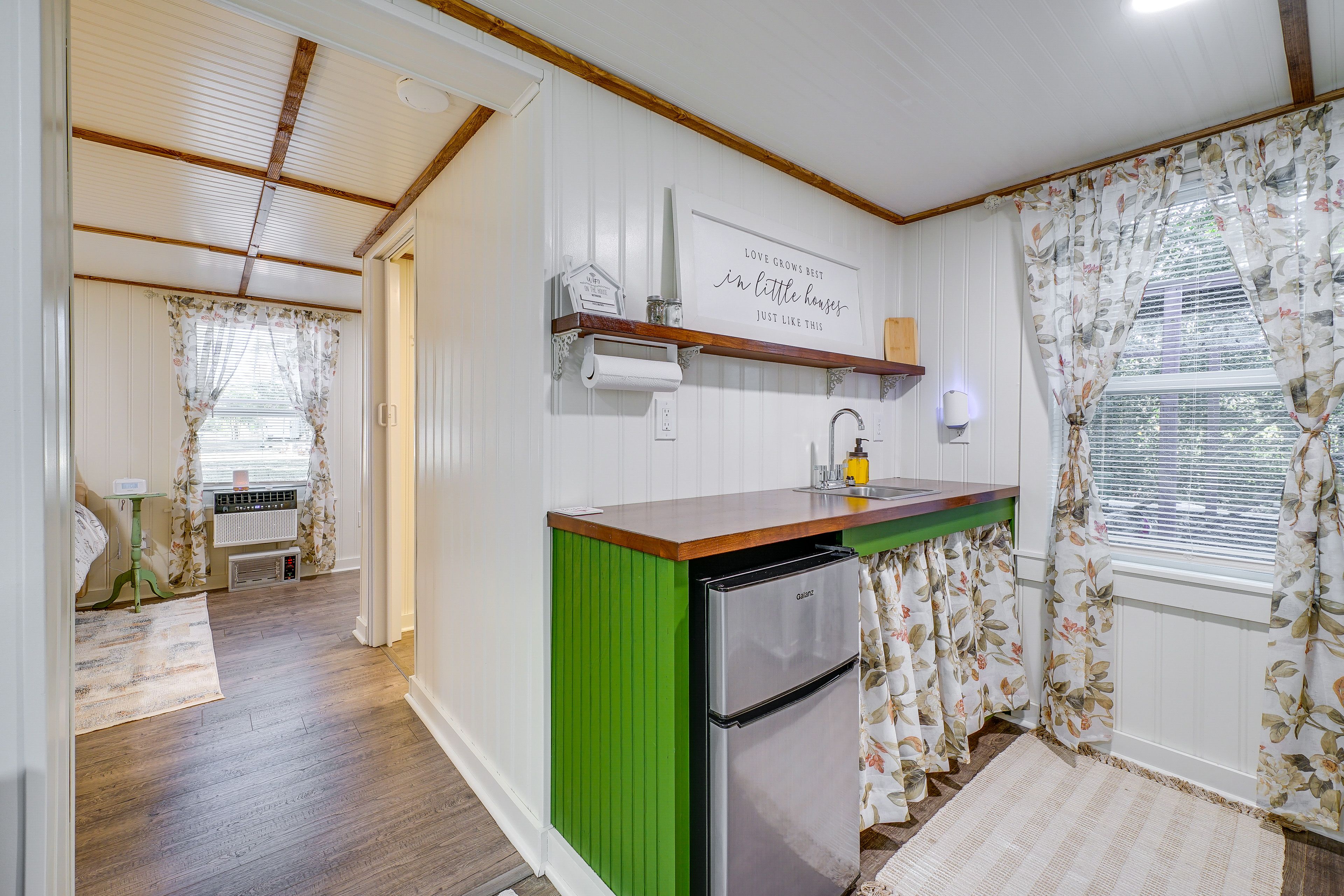 Kitchenette | Hot Plate | Microwave | Keurig & Coffee Pods