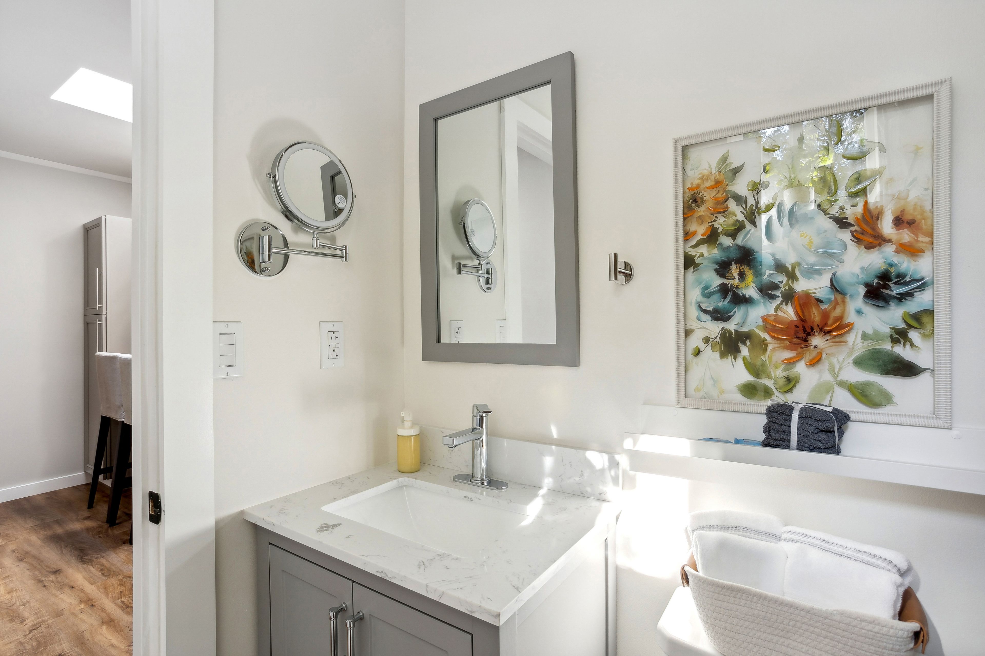 Full Bathroom | Complimentary Toiletries