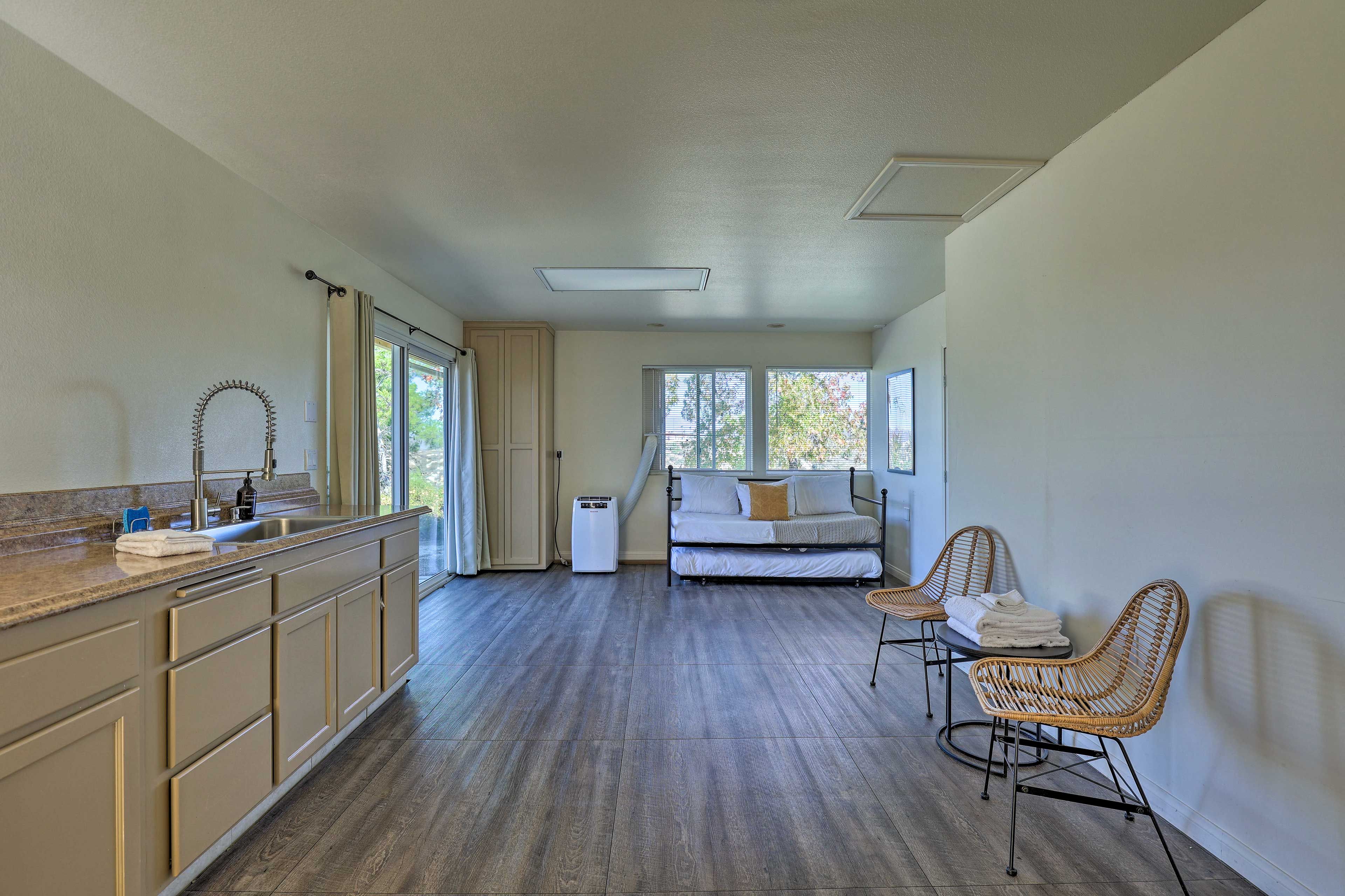Bedroom 5 (Casita) | Twin Daybed w/ Twin Trundle