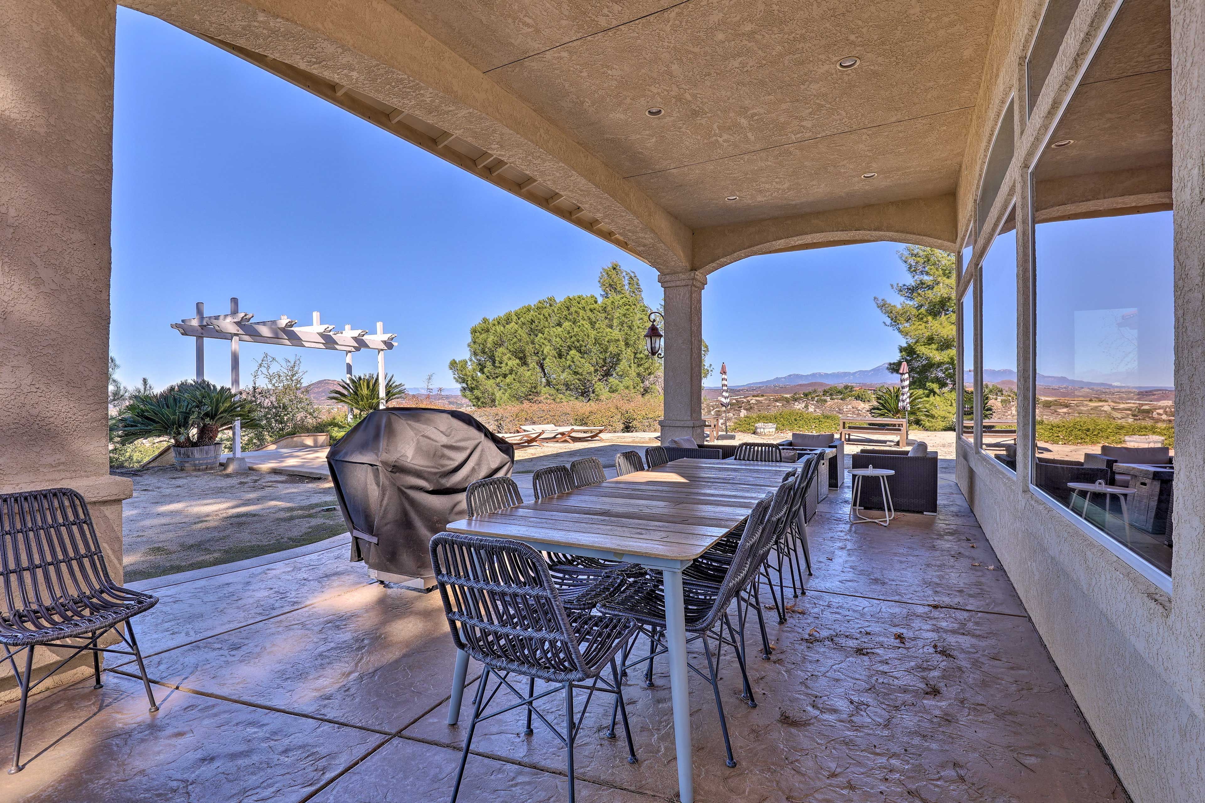 Outdoor Dining | Gas Grill | Fire Pit Table
