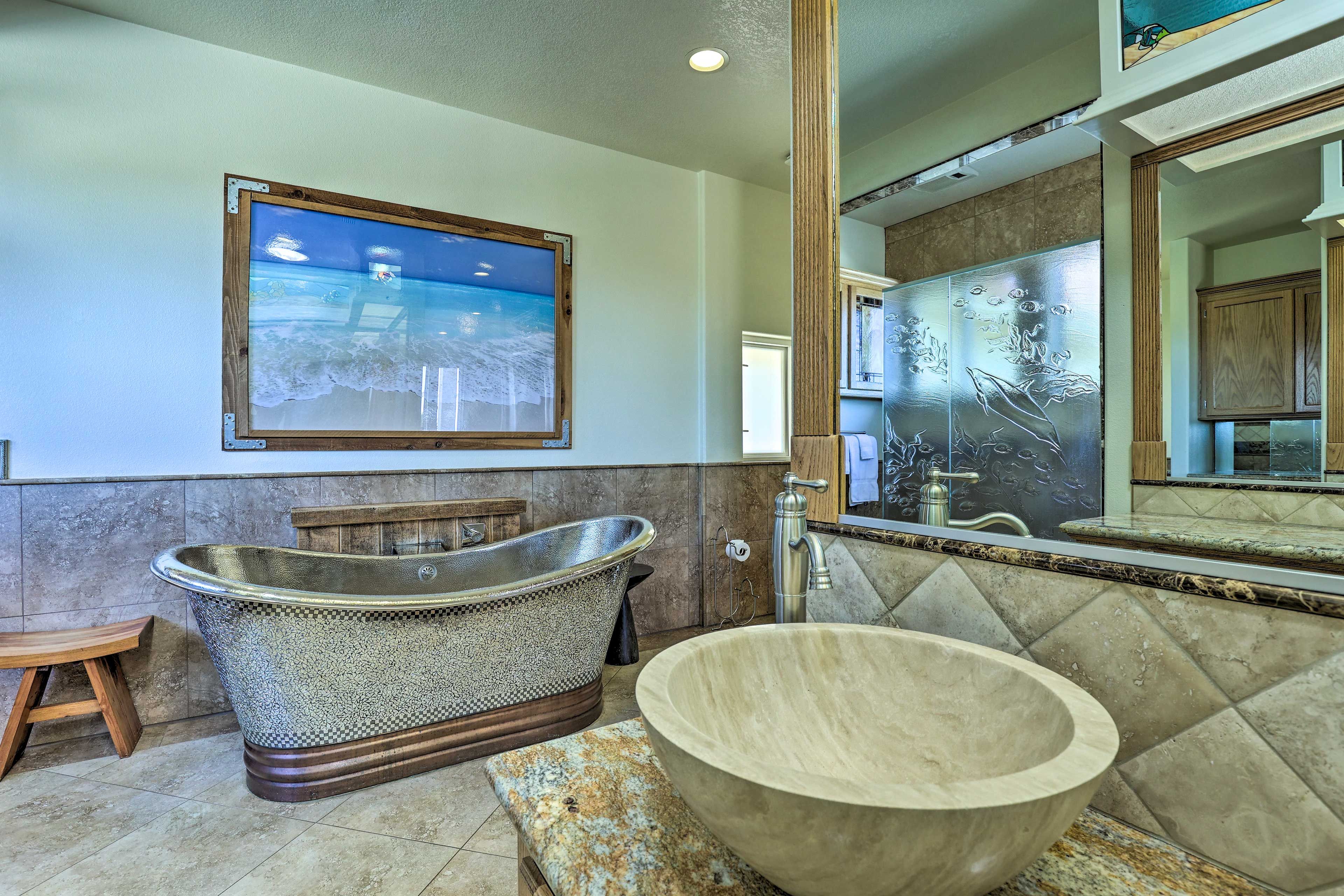 En-Suite Bathroom | Complimentary Toiletries | Hair Dryer