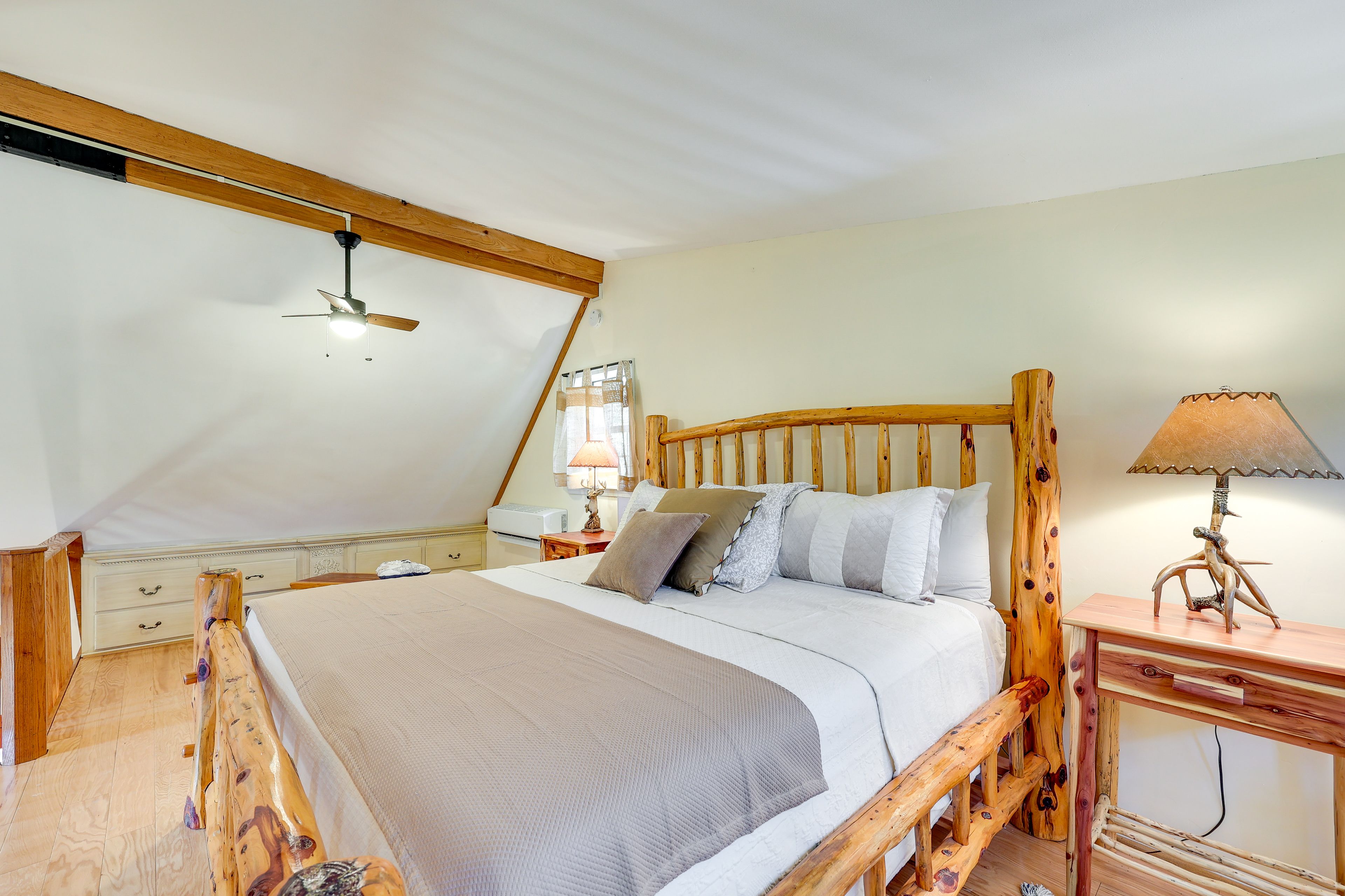 Bedroom 1 (Main Cabin) | King Bed | Lofted Space | Linens Provided