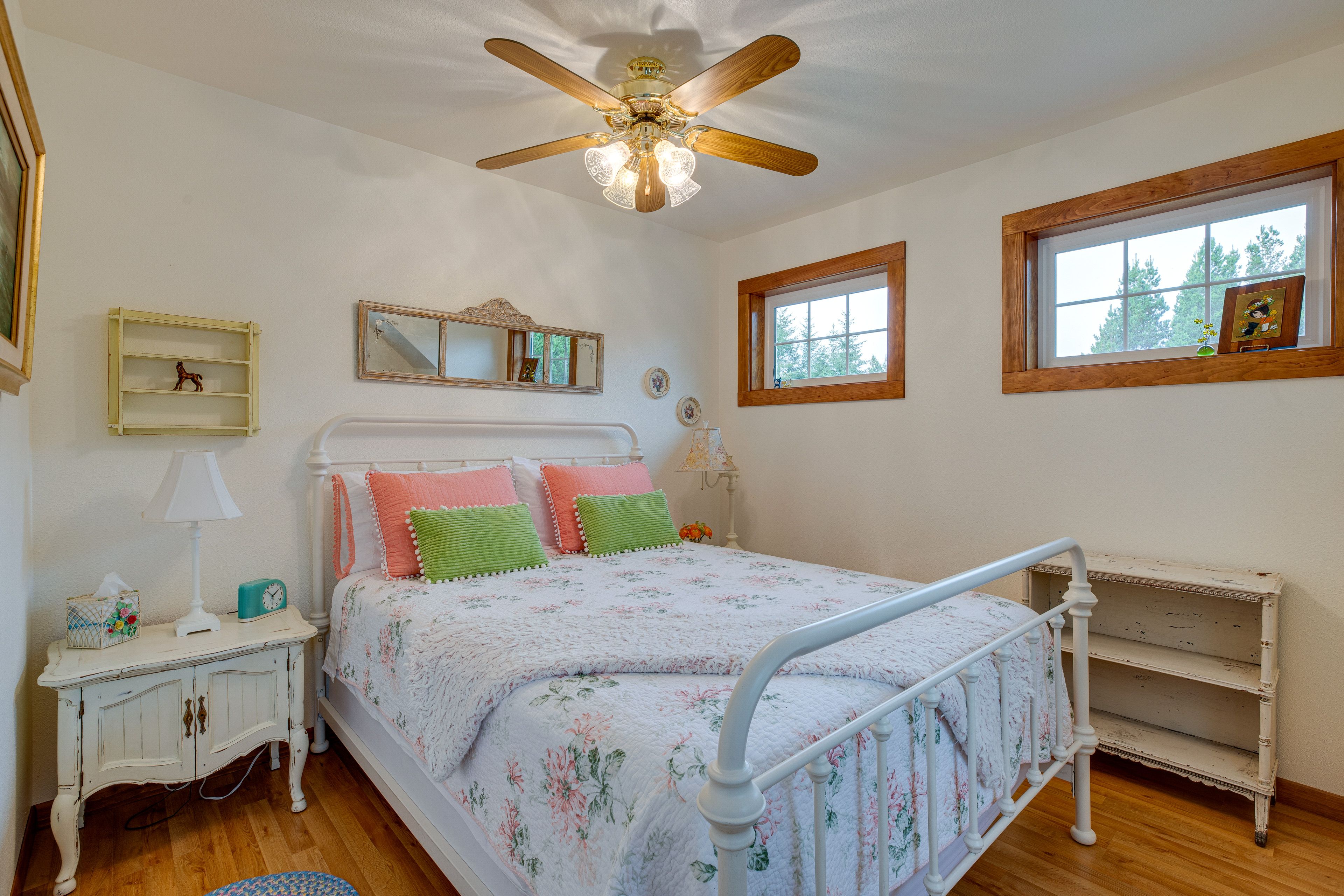 Bedroom 2 | Queen Bed