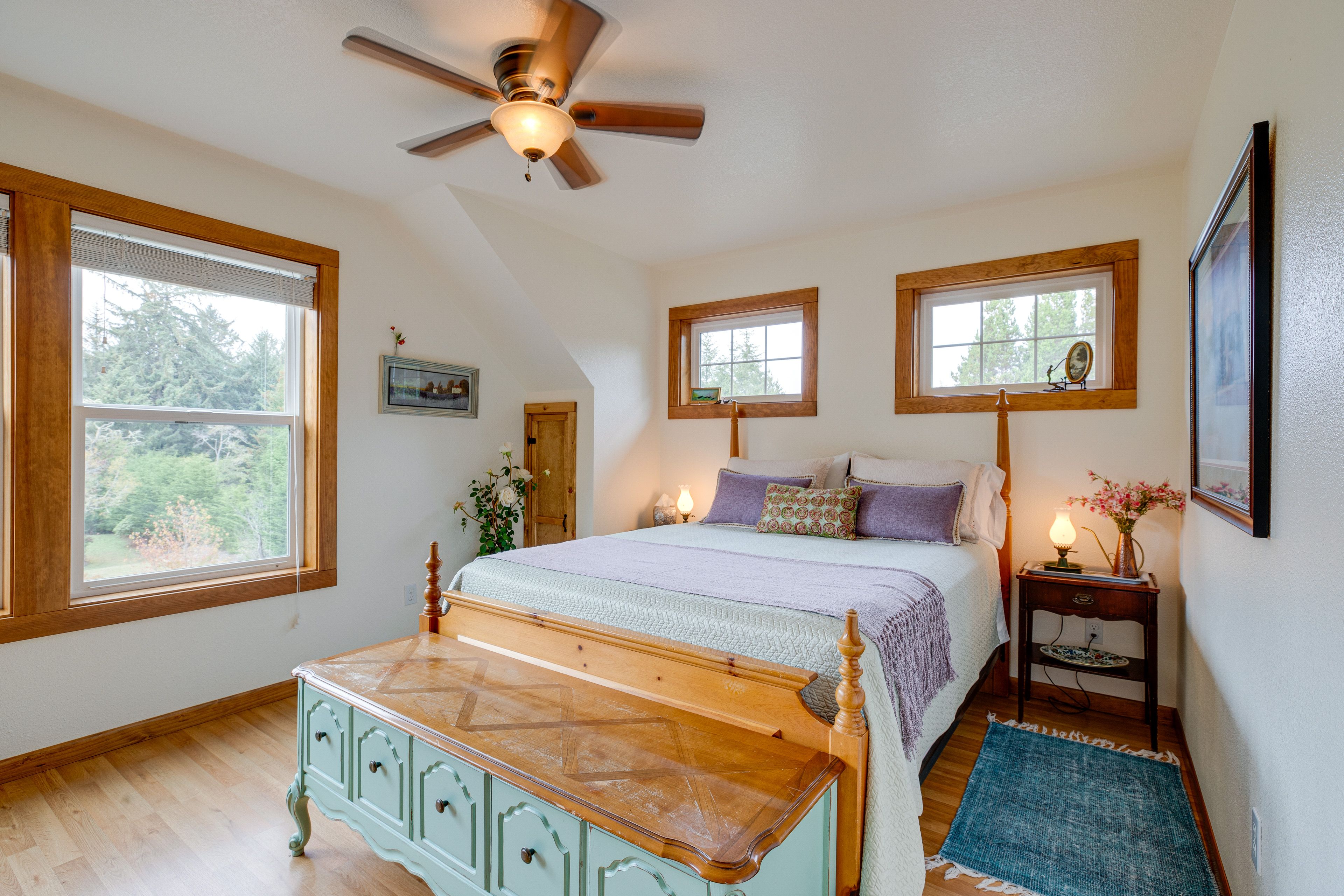 Bedroom 1 | Queen Bed