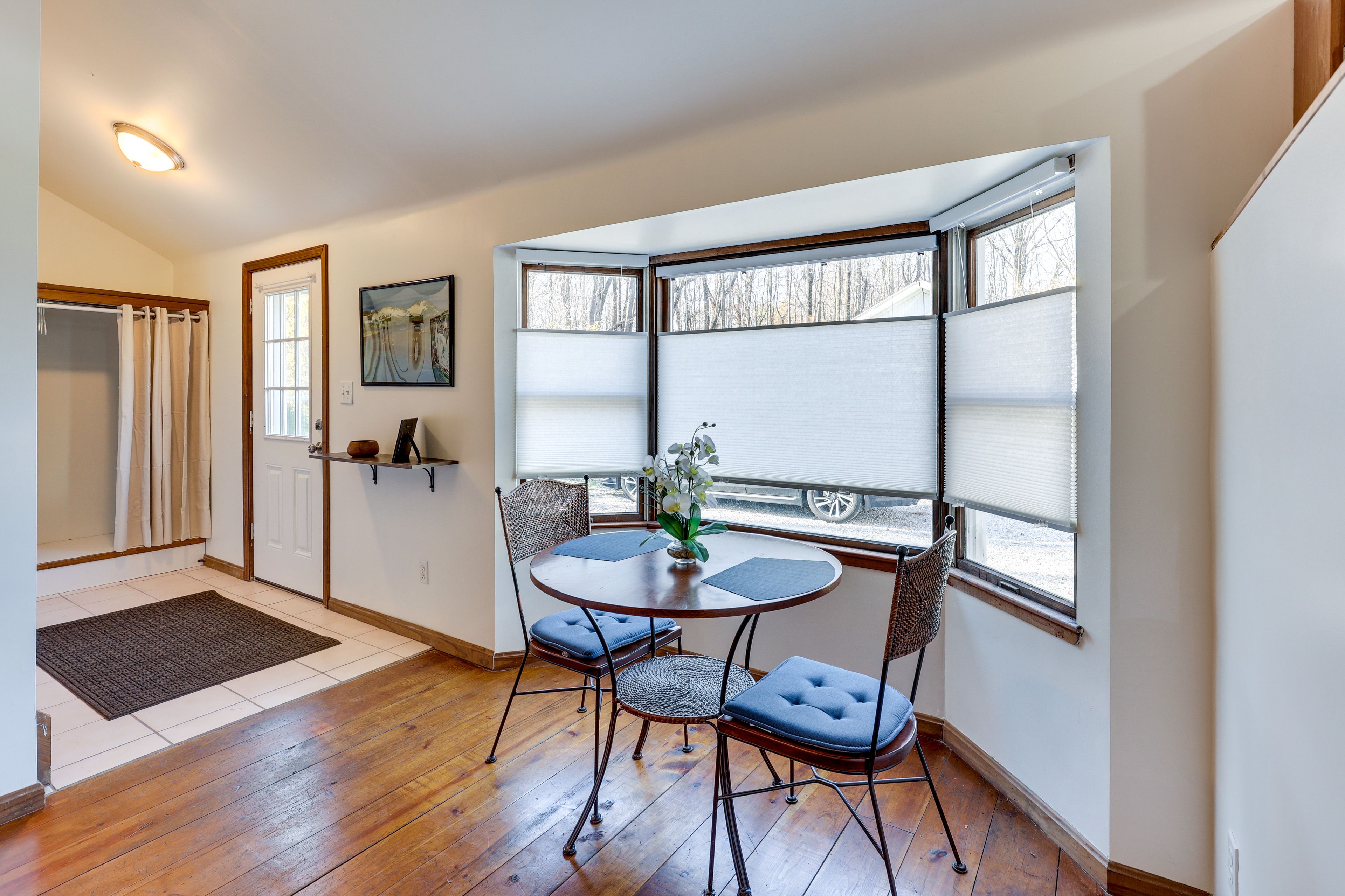 Dining Area | Dishware/Flatware