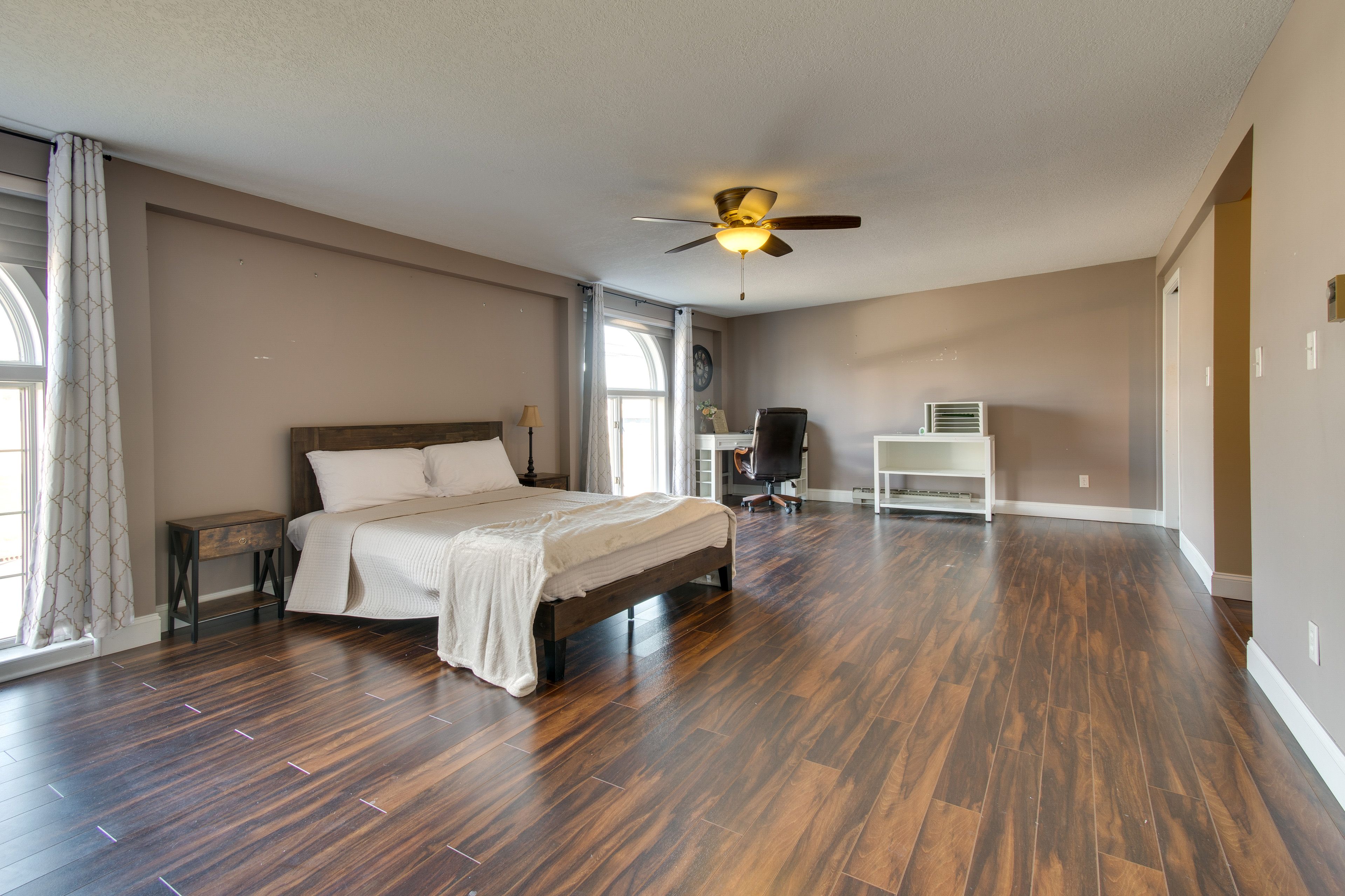Bedroom Suite | Queen Bed | Laptop-Friendly Workspace | Linens Provided