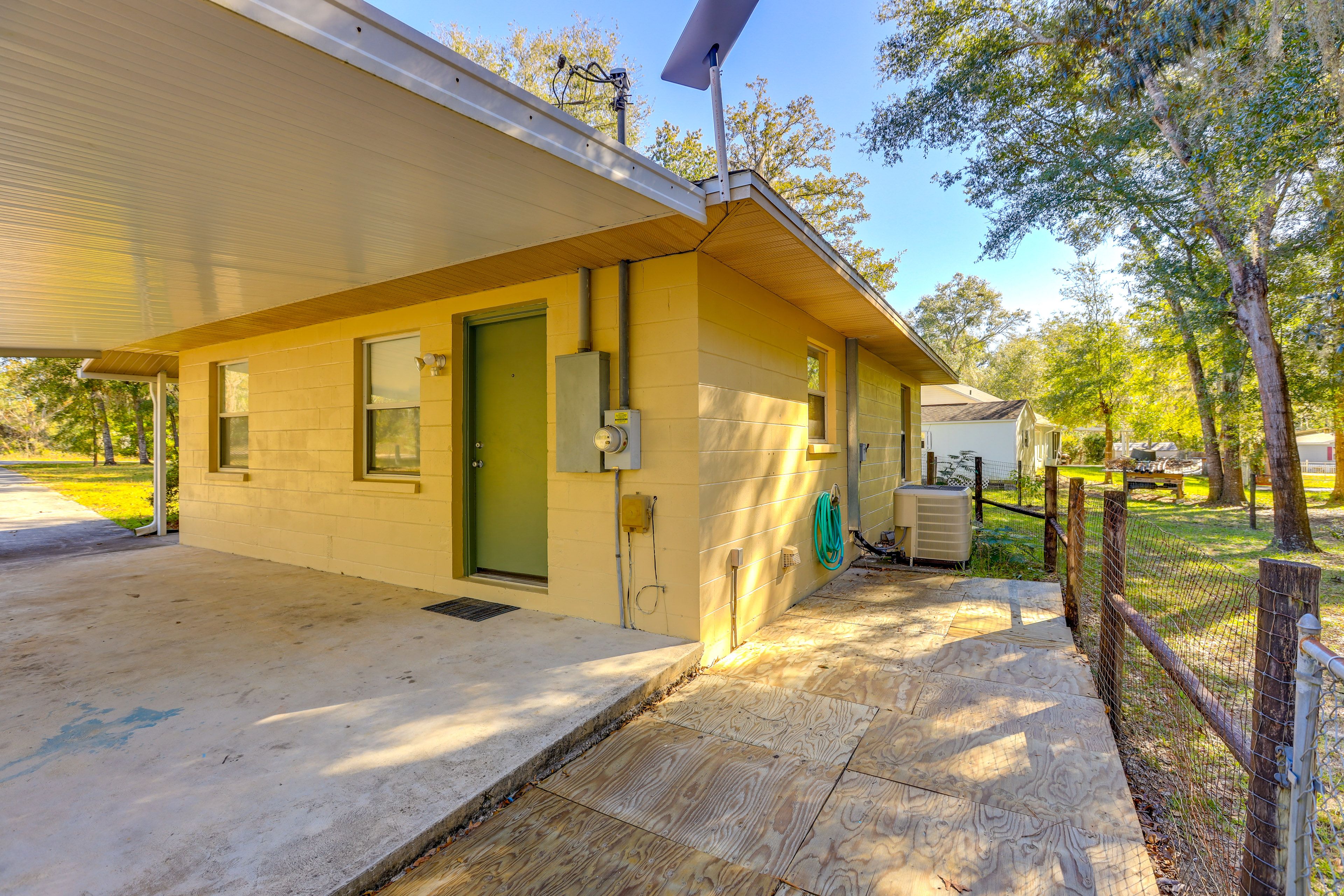 Parking | Carport (1 Vehicle) | Driveway (1 Vehicle)