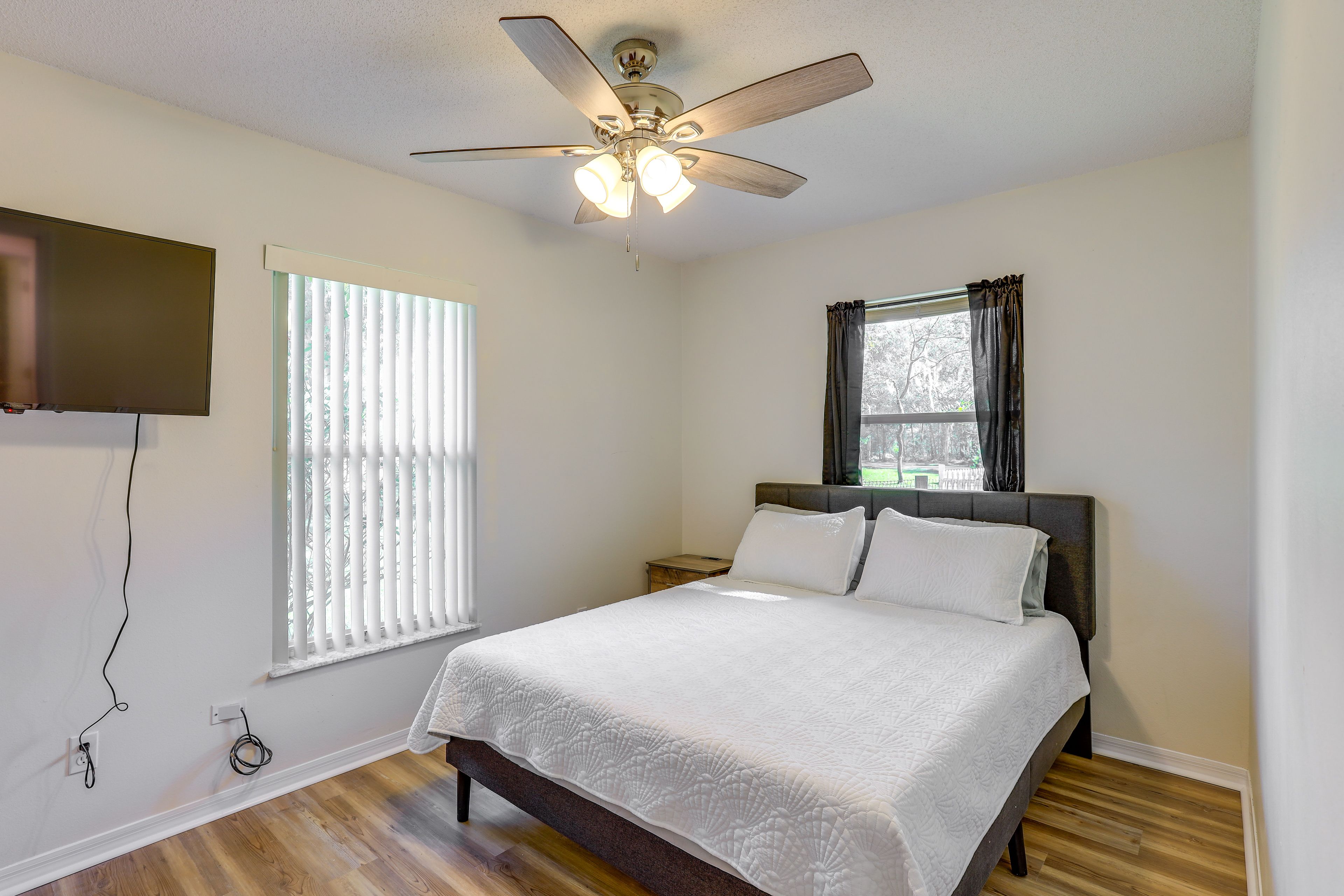Bedroom 1 | King Bed | Smart TV | Linens Provided