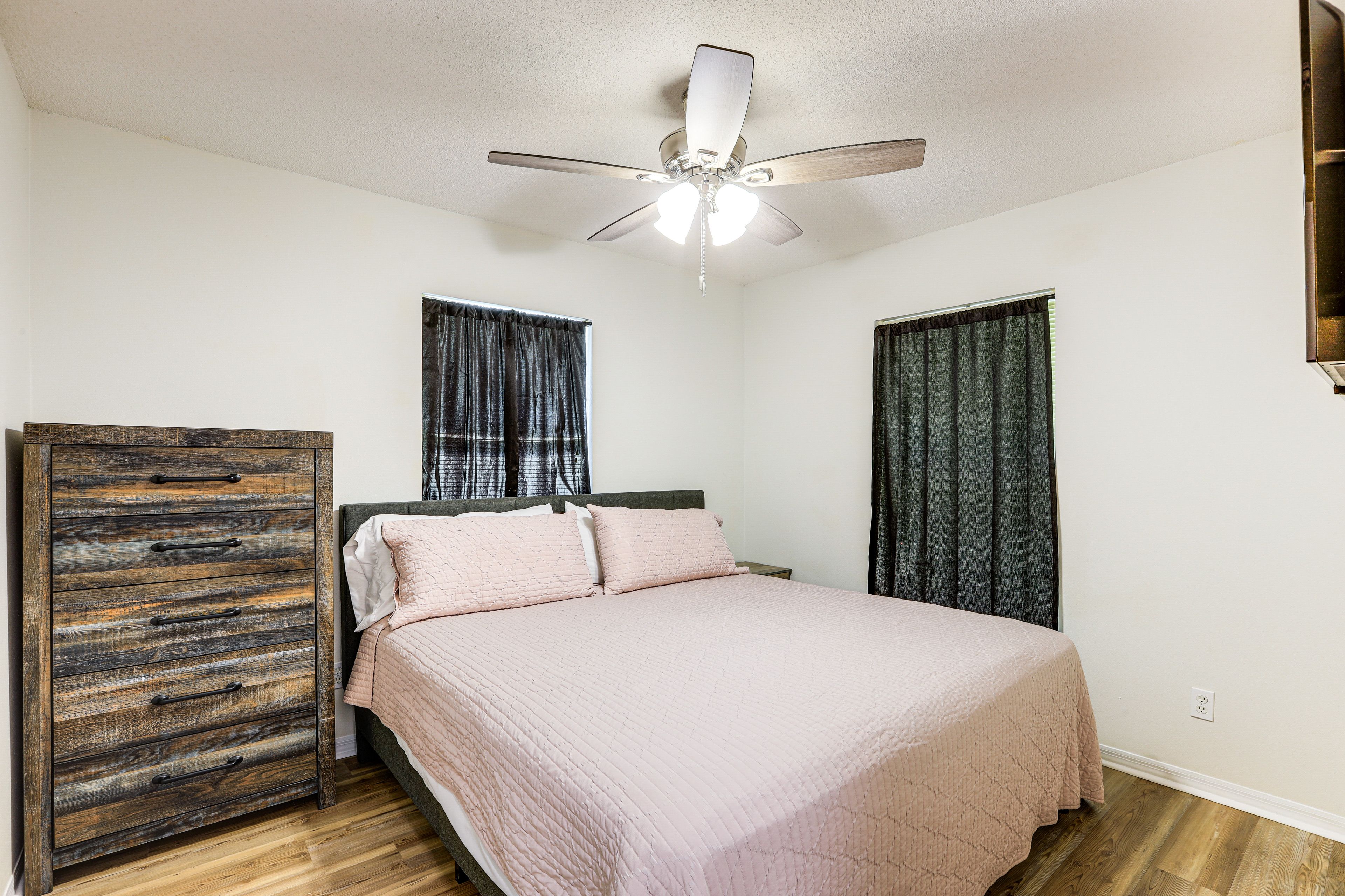 Bedroom 2 | King Bed | Smart TV